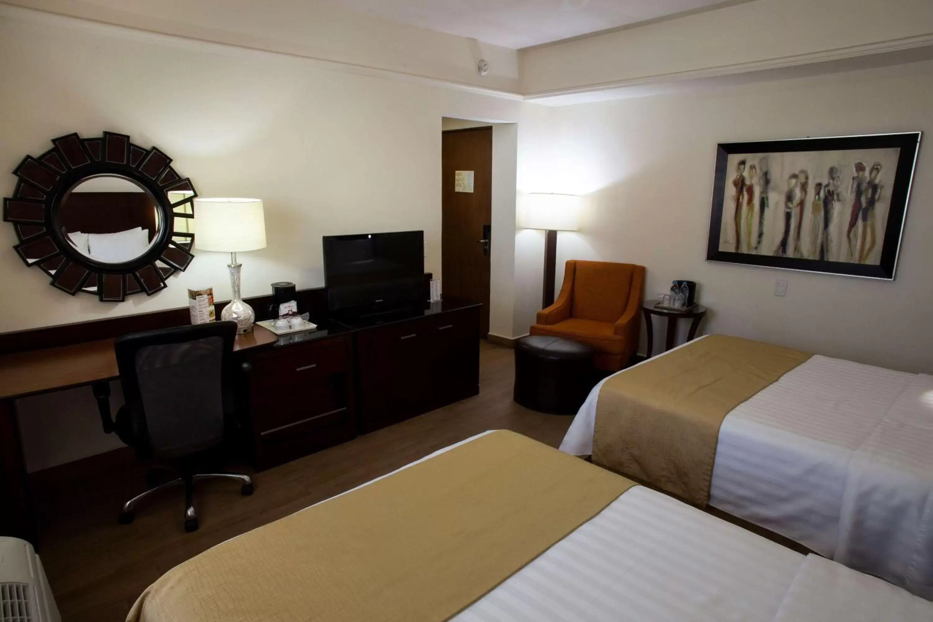 Photo of the whole room, TV/Entertainment Center in Best Western Centro Monterrey