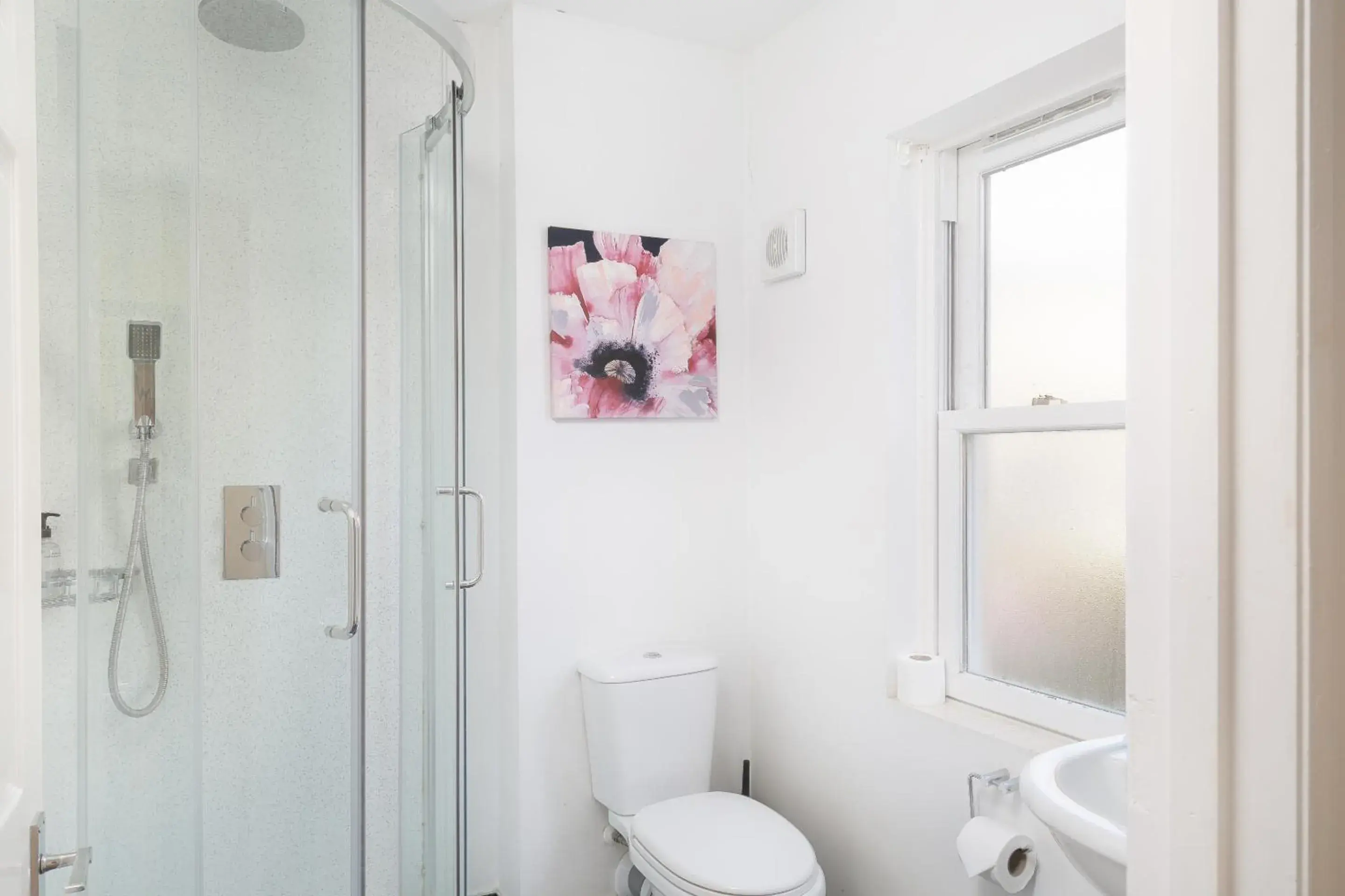 Bathroom in Bath Breaks Apartments