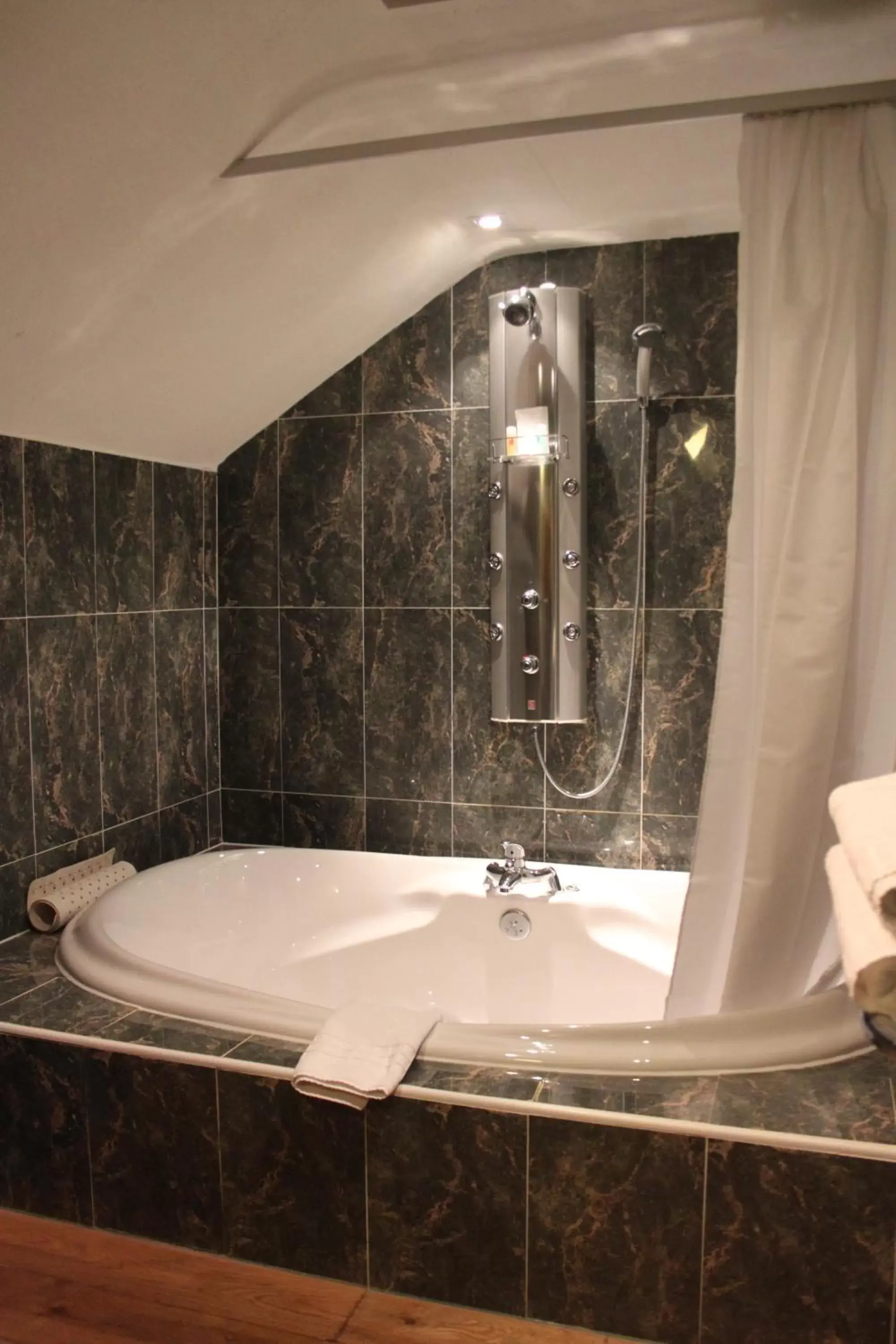 Bathroom in Gomersal Park Hotel & Dream Spa