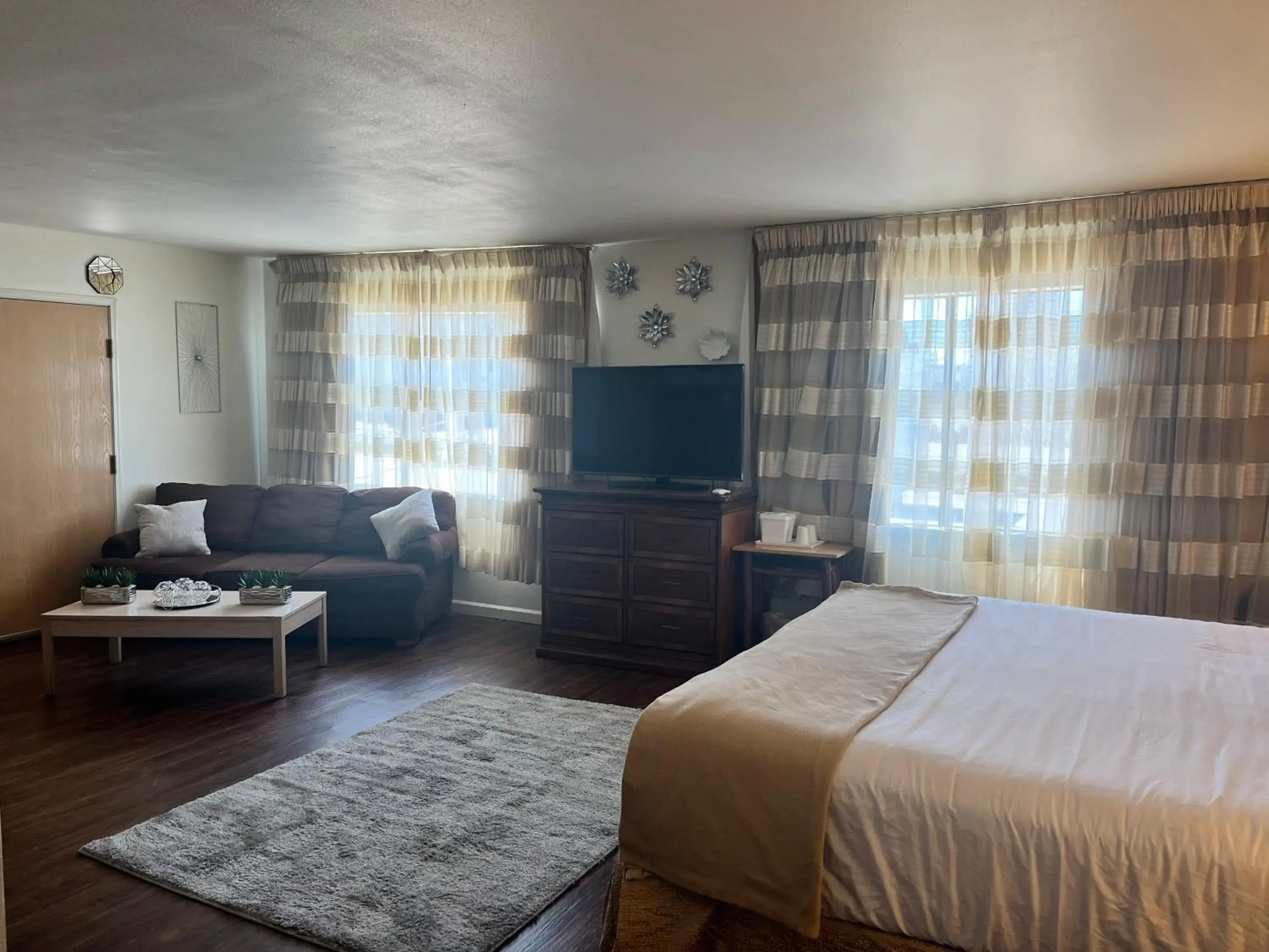 TV/Entertainment Center in Ramada by Wyndham Anchorage