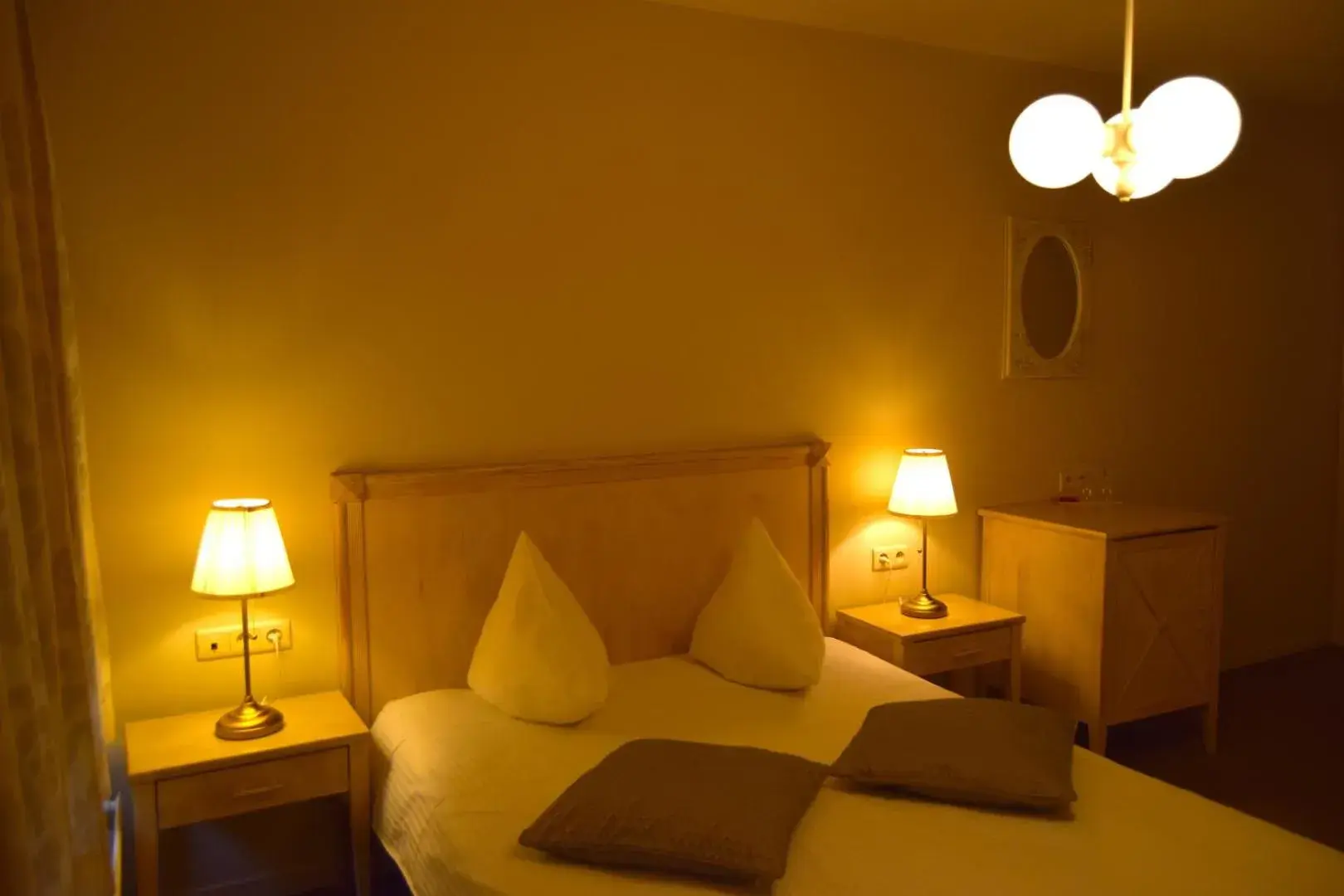 Photo of the whole room, Bed in Oranje City Hotel