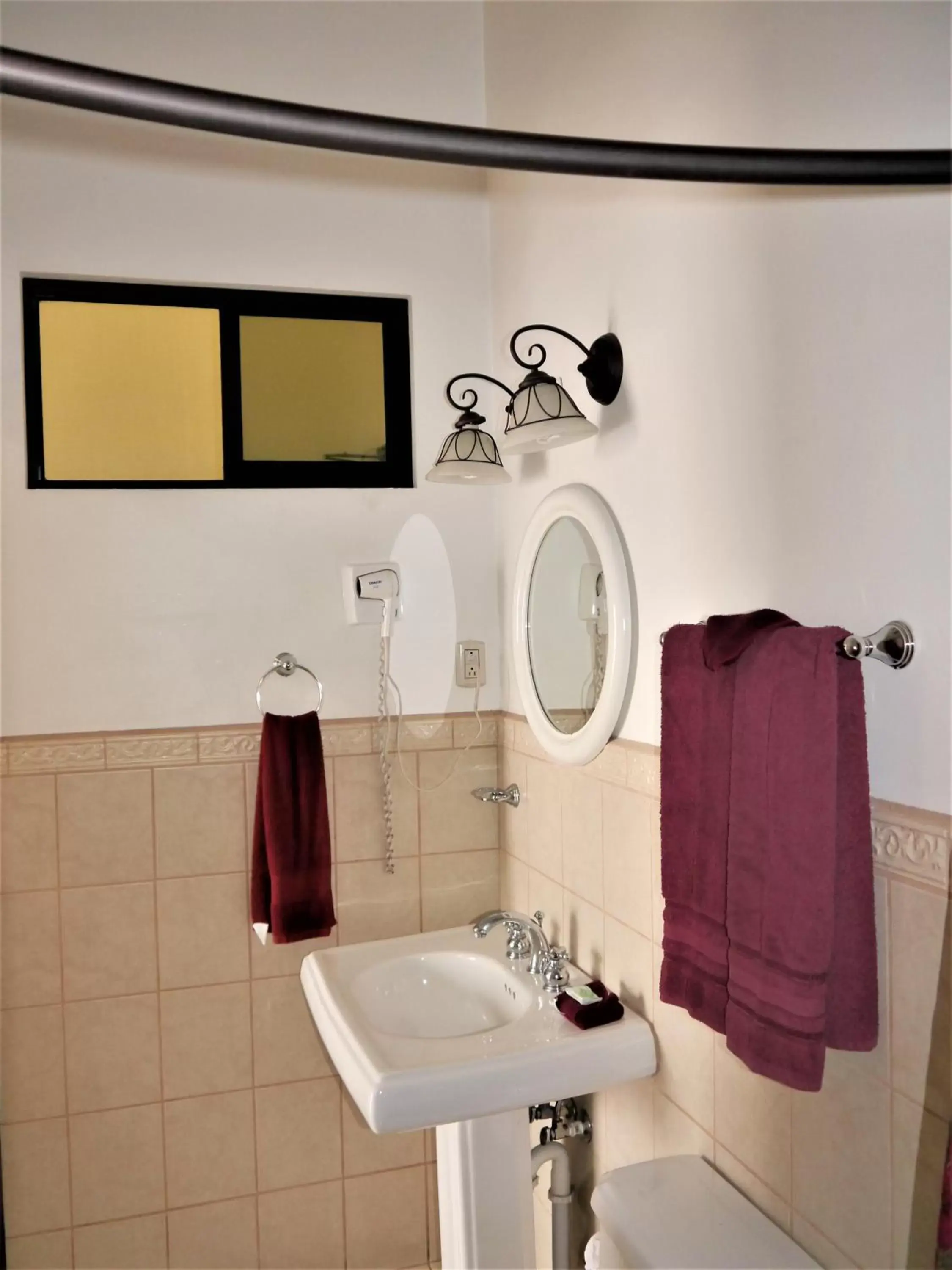 Bathroom in Hotel Santo Tomas / Historical Property