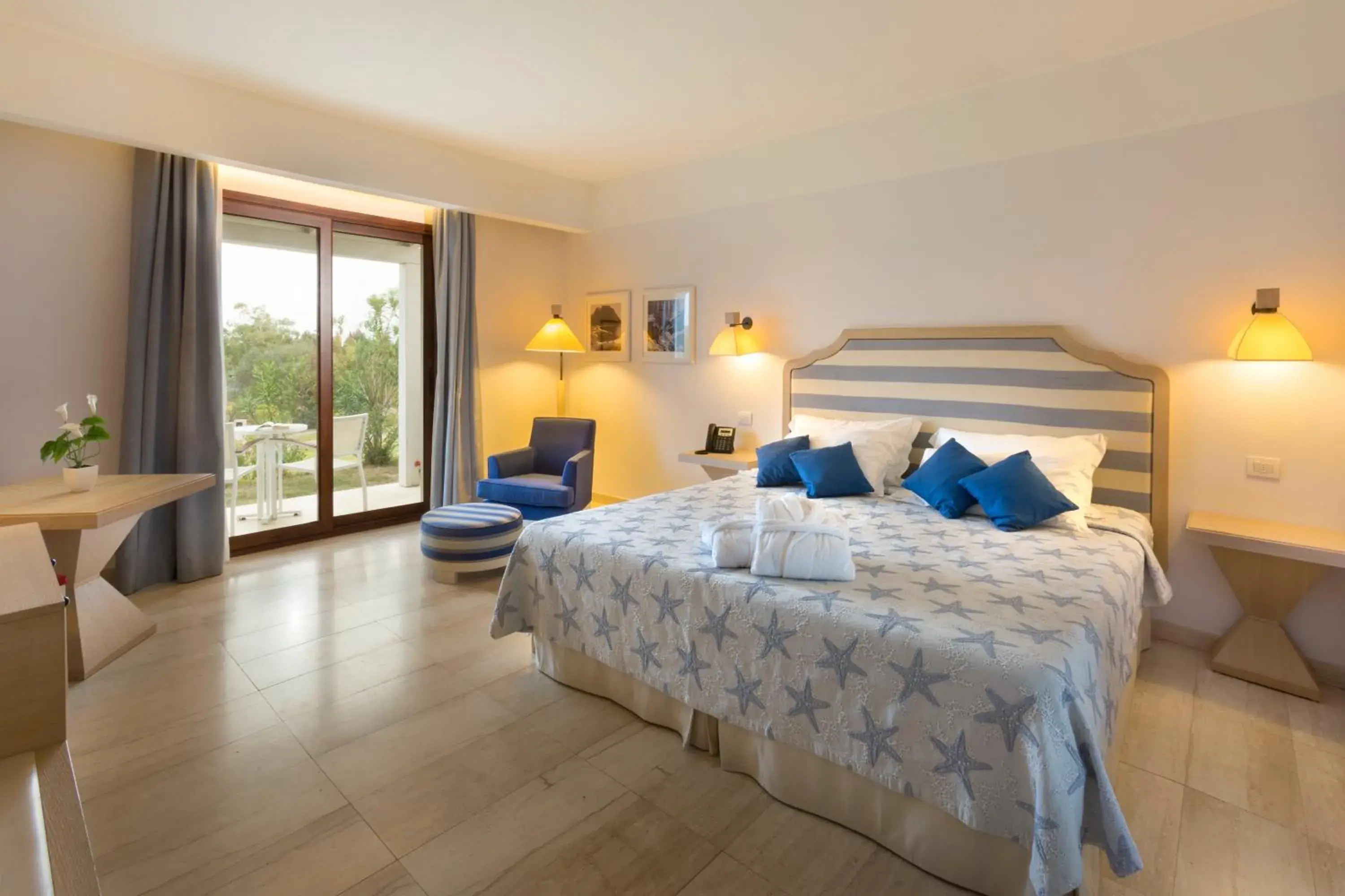 Bed in Grande Baia Resort & Spa