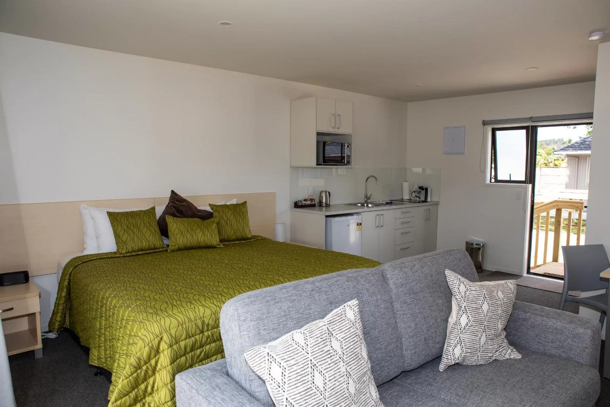 Bed in Peninsula Motel Bed in Peninsula Motel