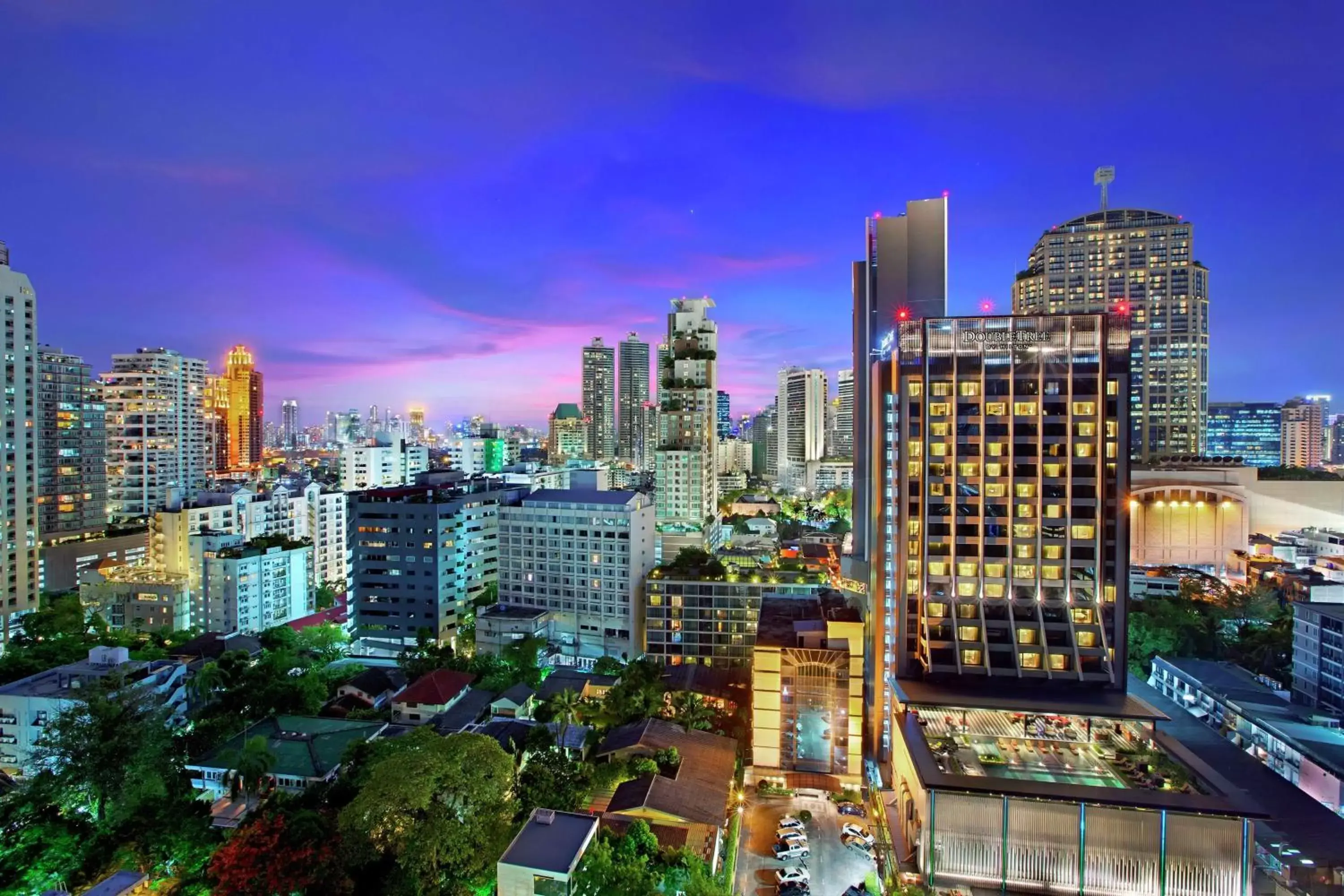 Property building in DoubleTree by Hilton Sukhumvit Bangkok