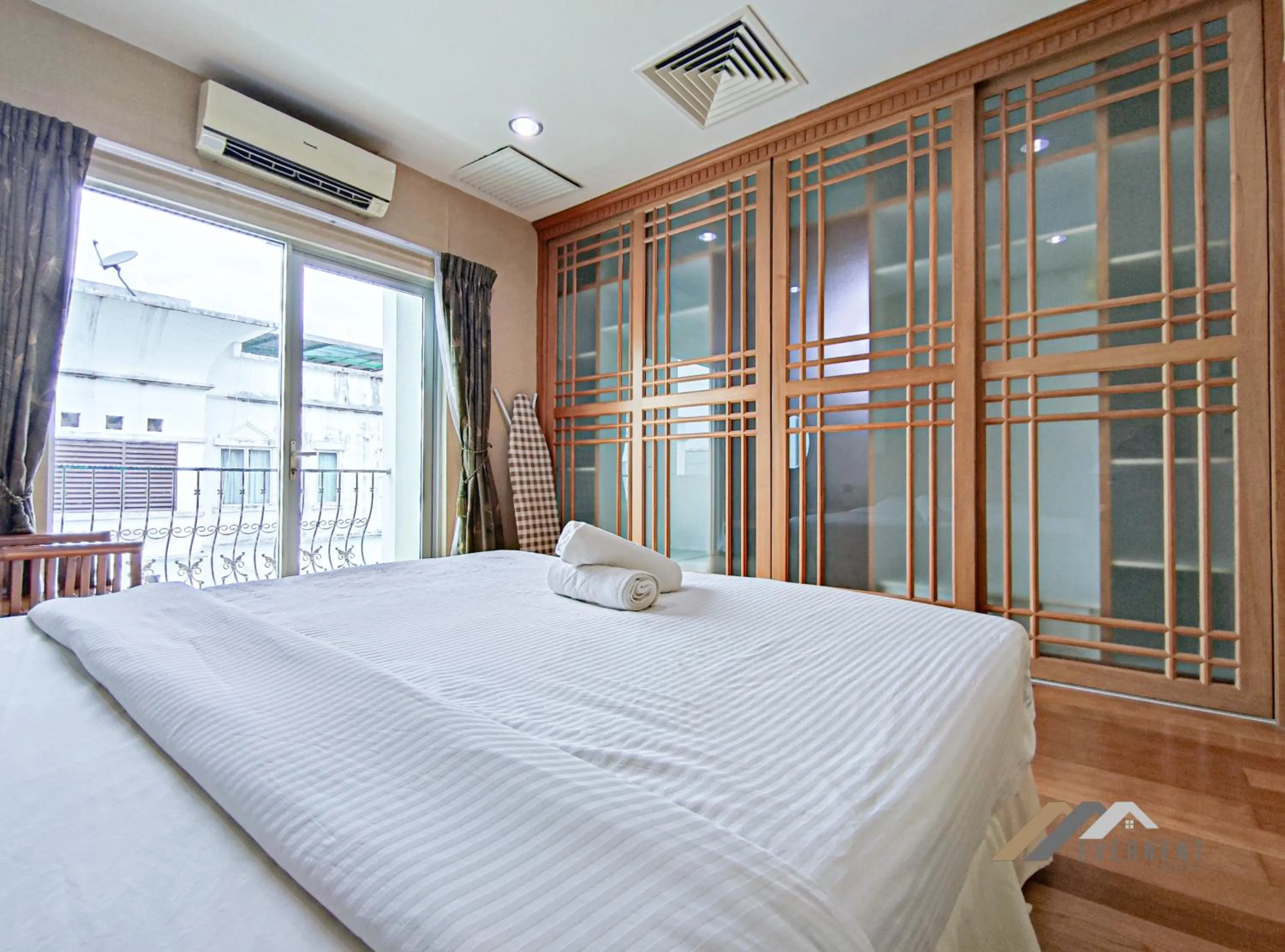 Bed in Mciti Suites by Evernent