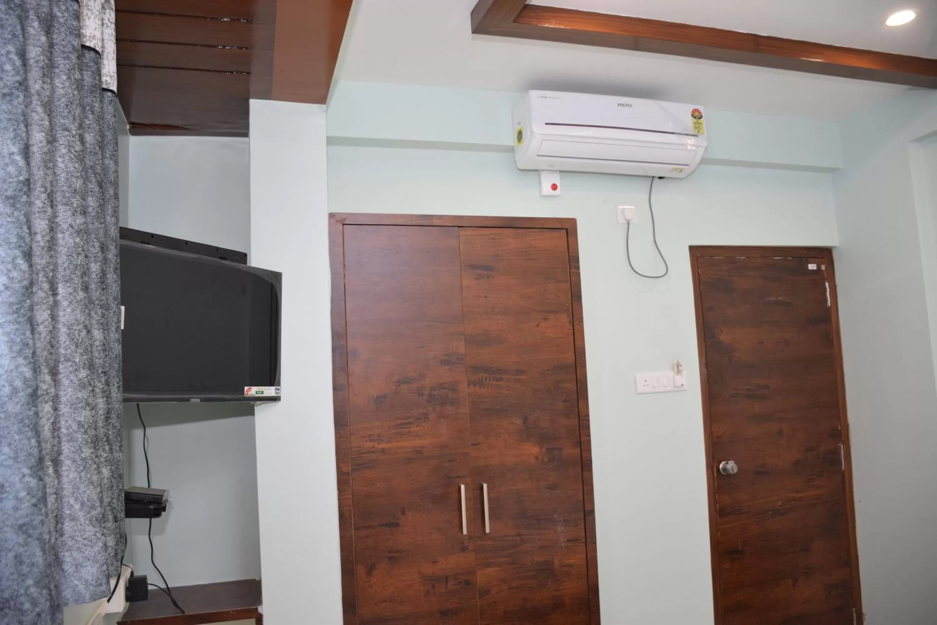 TV and multimedia in Shankar Residency, Akkalkot