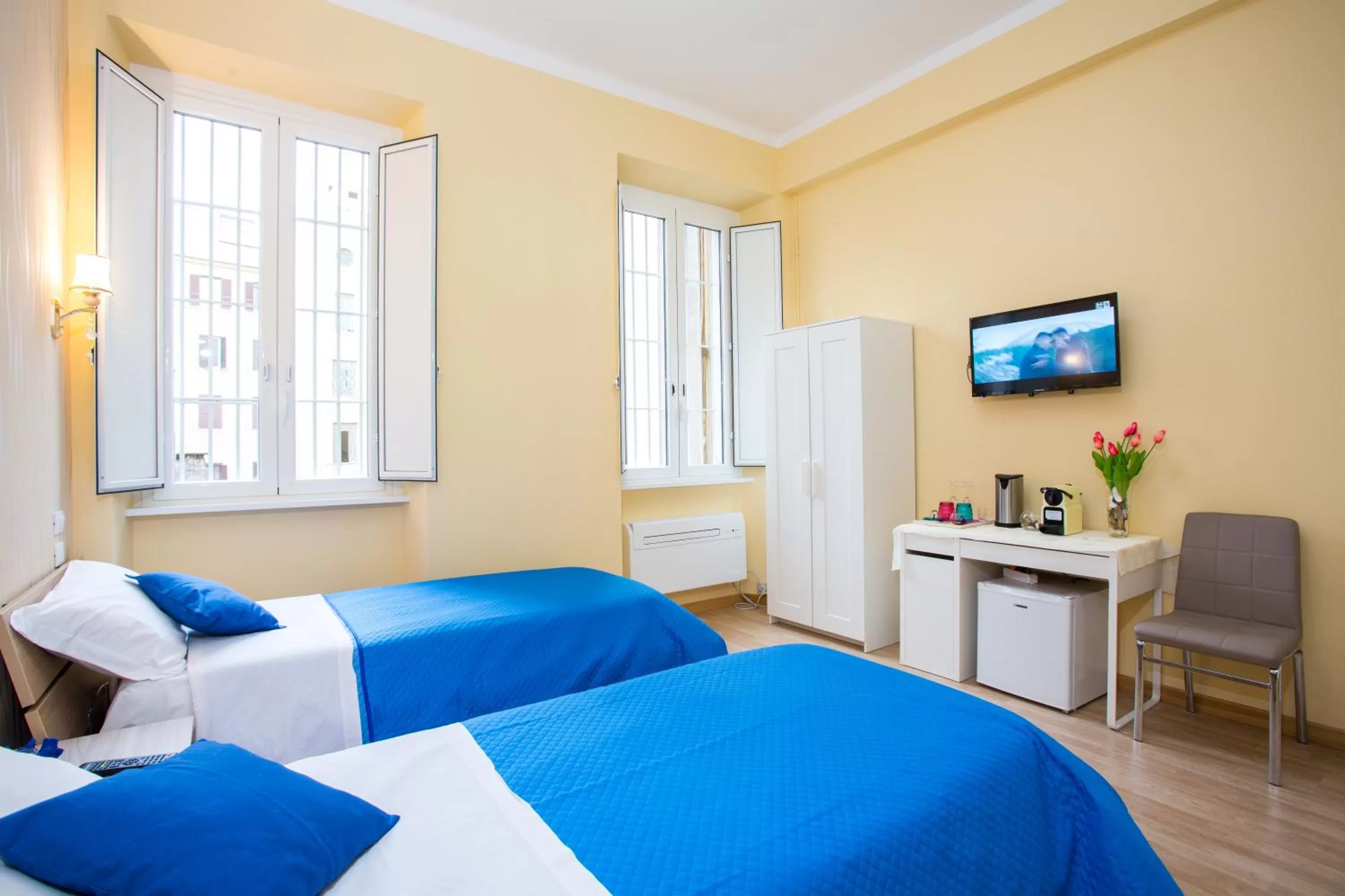 Shower, Bed in BQ House Castello Luxury Rooms