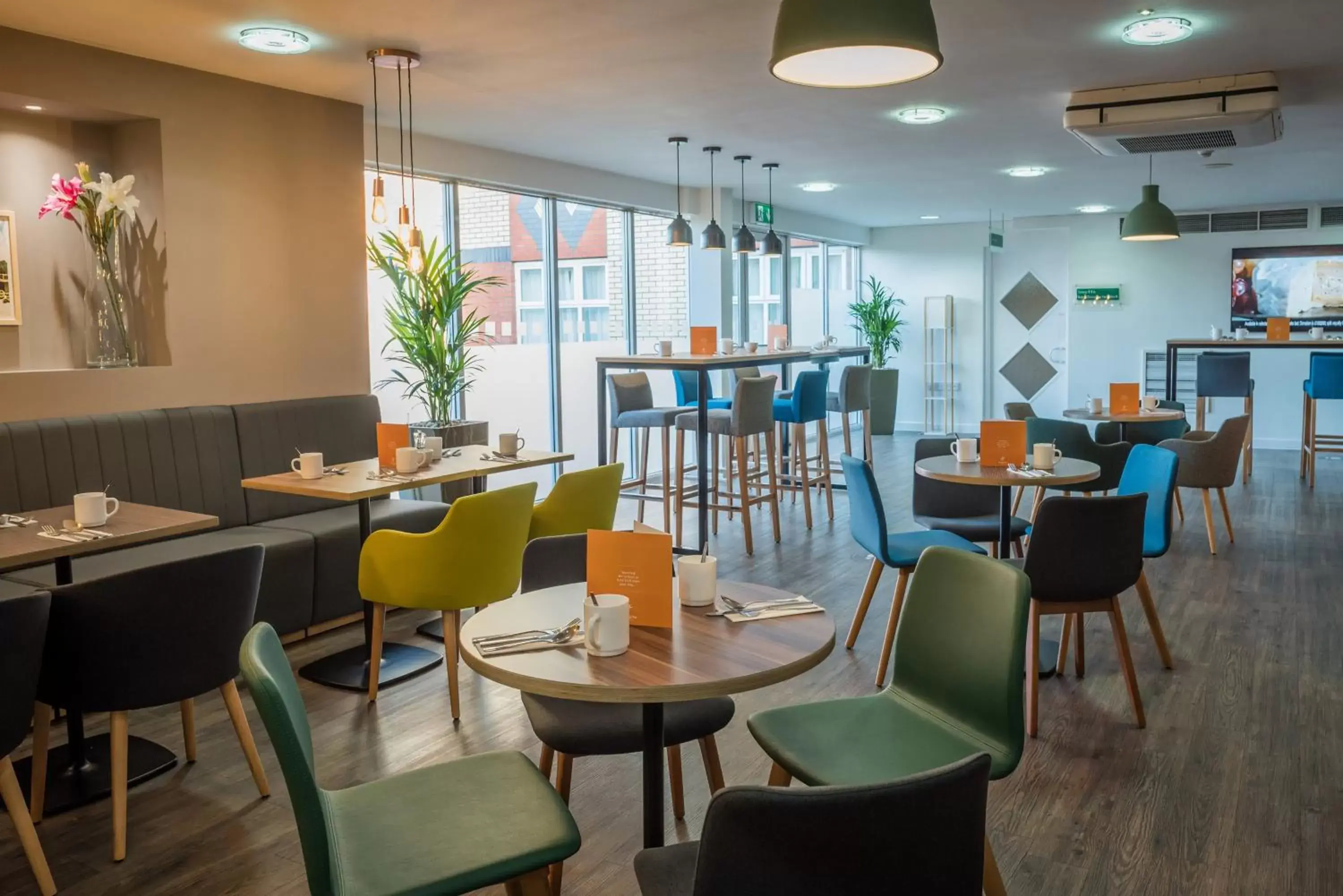 Breakfast, Restaurant/Places to Eat in Holiday Inn Manchester West, an IHG Hotel