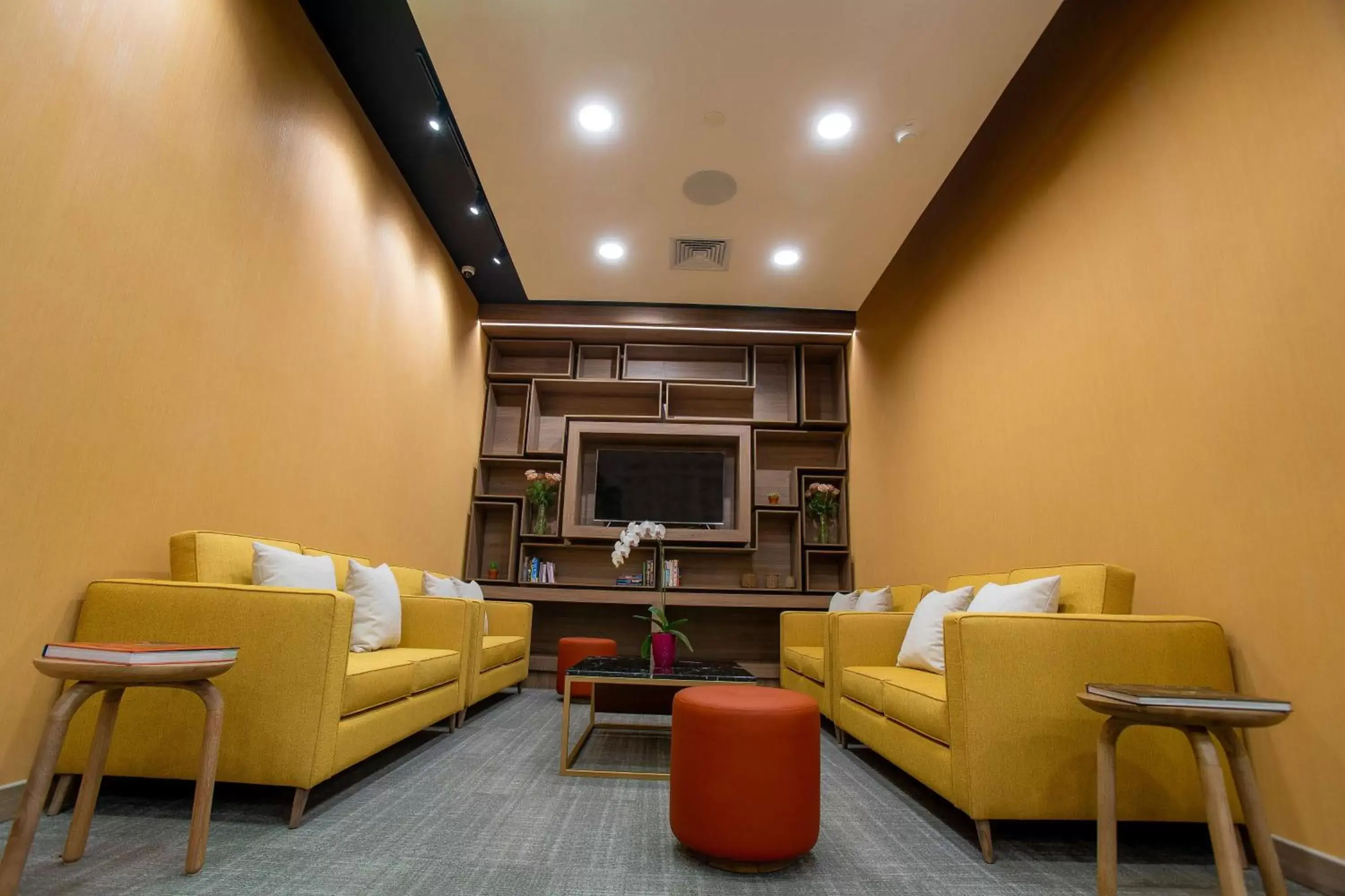 Lobby or reception, Seating Area in Hampton By Hilton Quito La Carolina Park