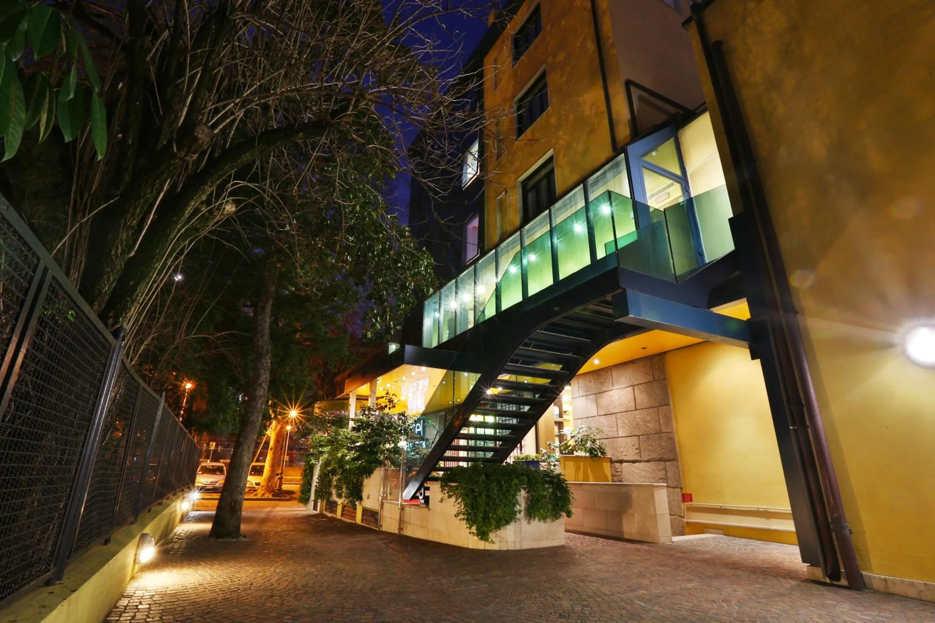 Patio in Central Park Hotel Modena