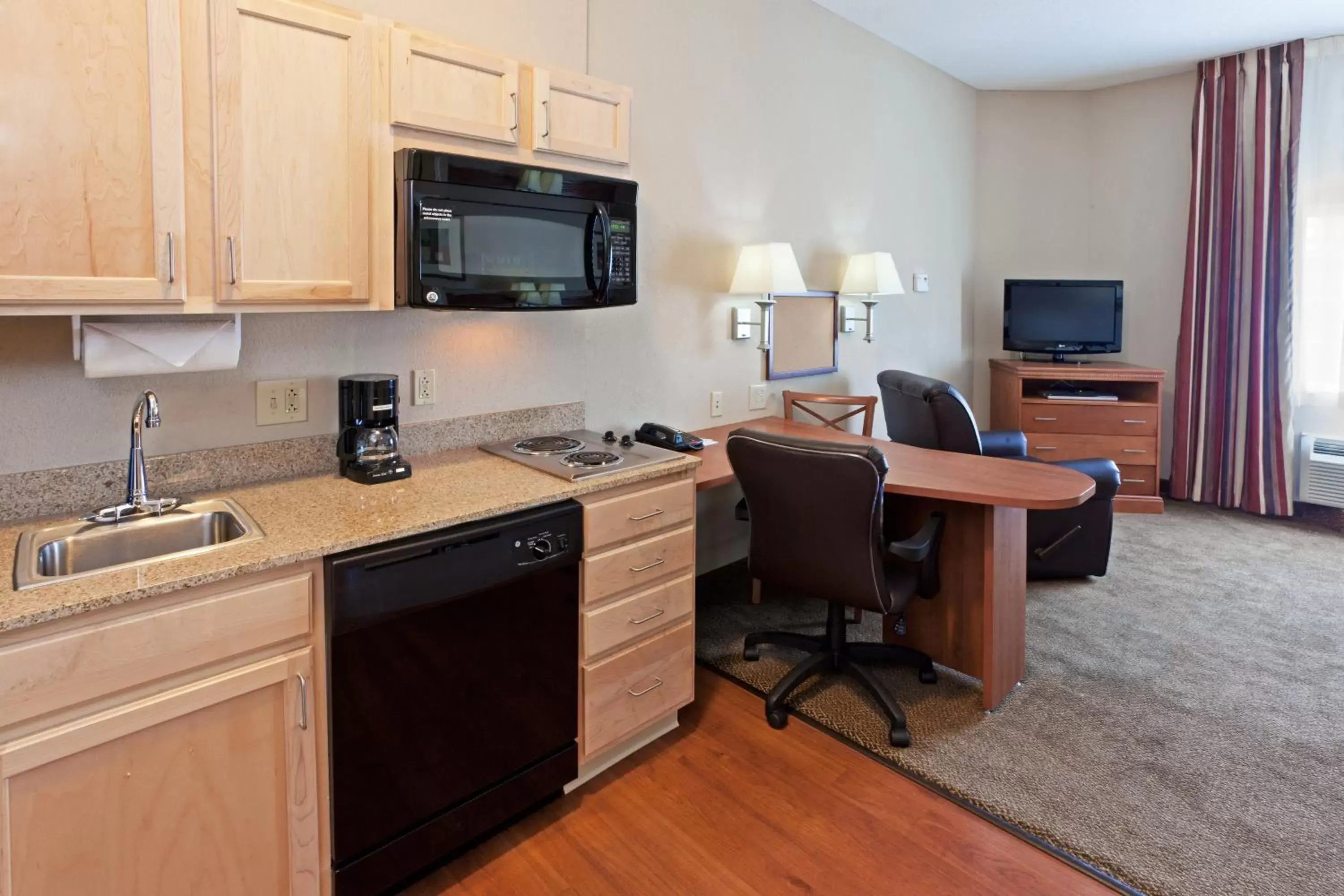 Photo of the whole room, Kitchen/Kitchenette in Candlewood Suites Bordentown-Trenton, an IHG Hotel