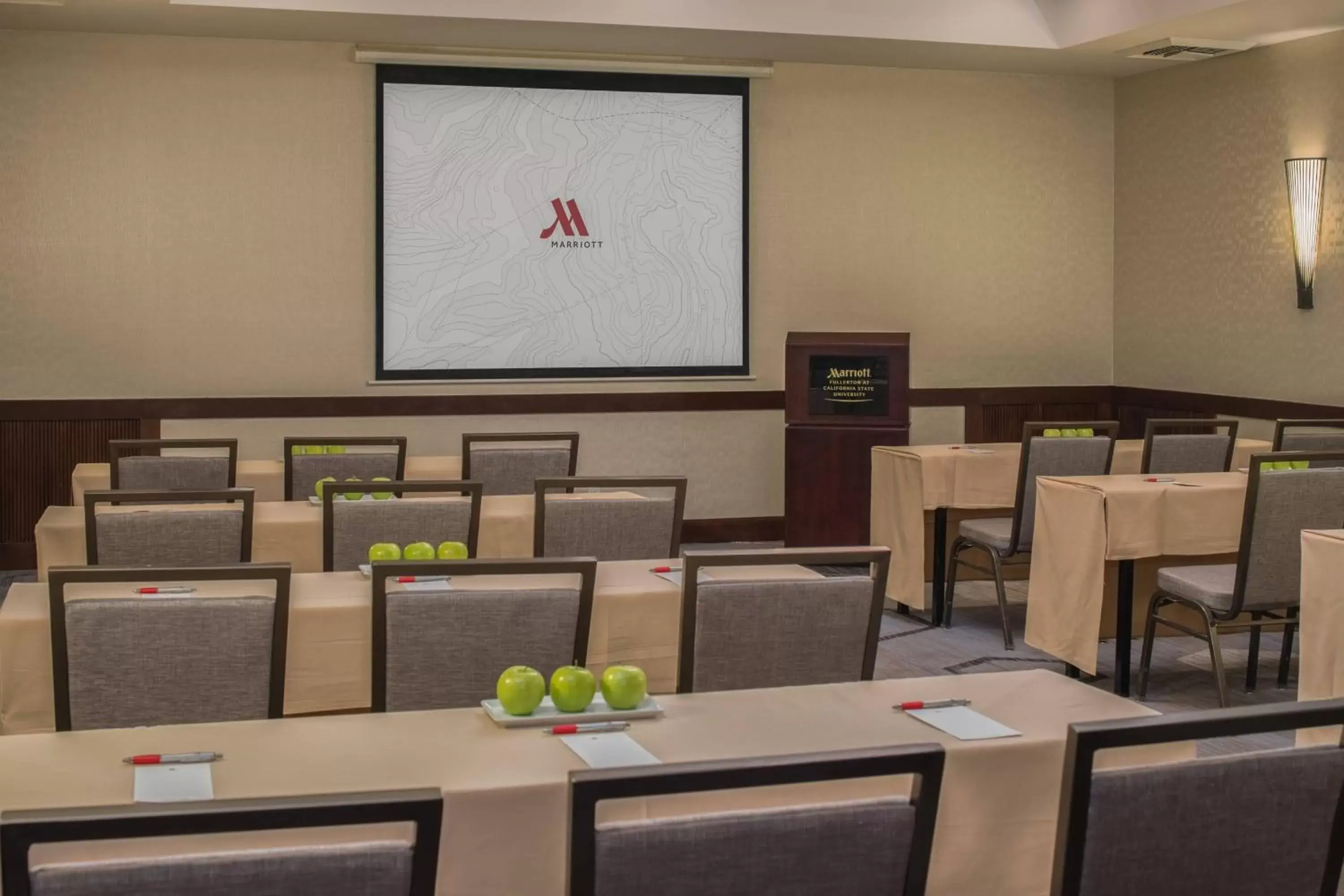 Meeting/conference room in Fullerton Marriott at California State University