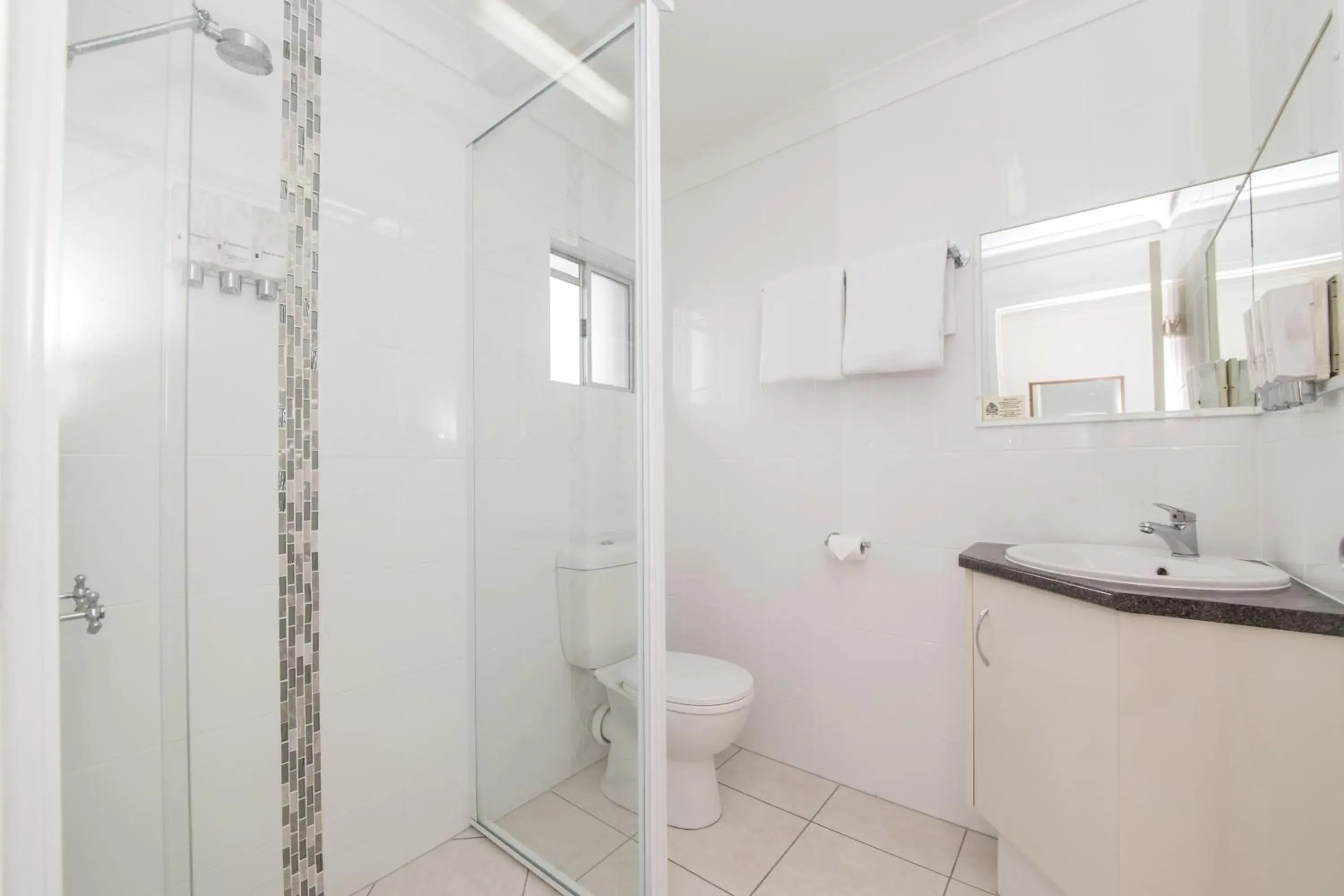 Shower, Bathroom in Metro Motel Rockhampton