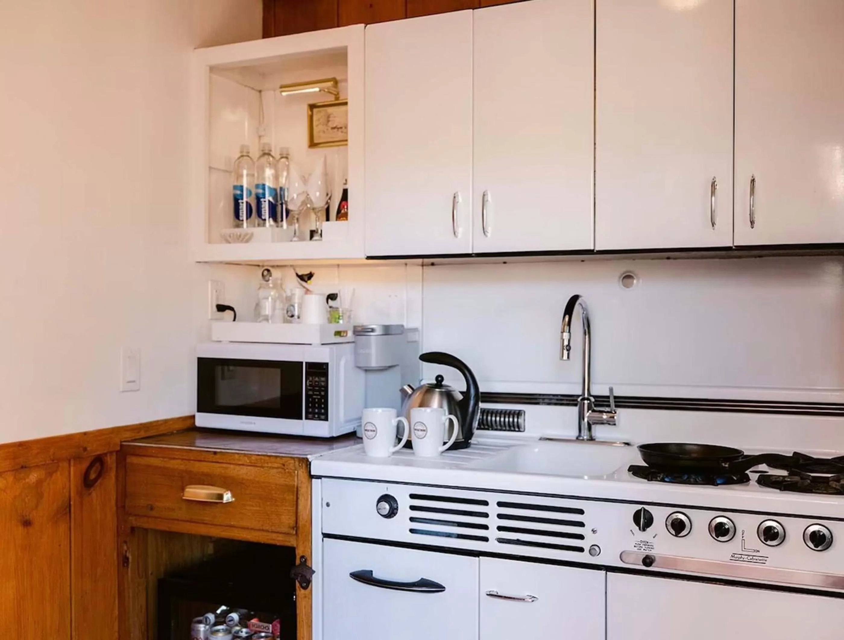 Kitchen or kitchenette in Grand Pine Cabins