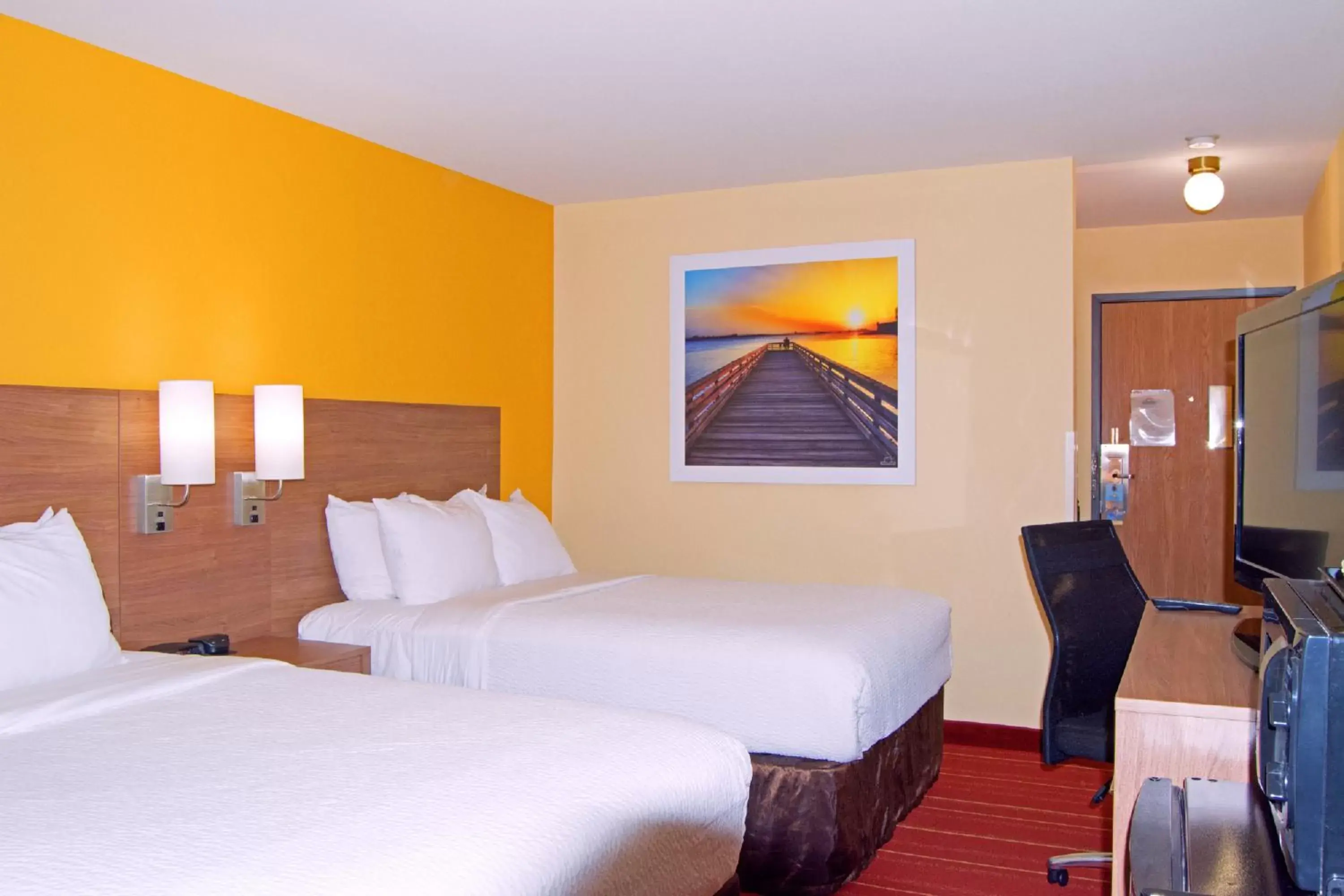 Photo of the whole room in Days Inn by Wyndham Marquette