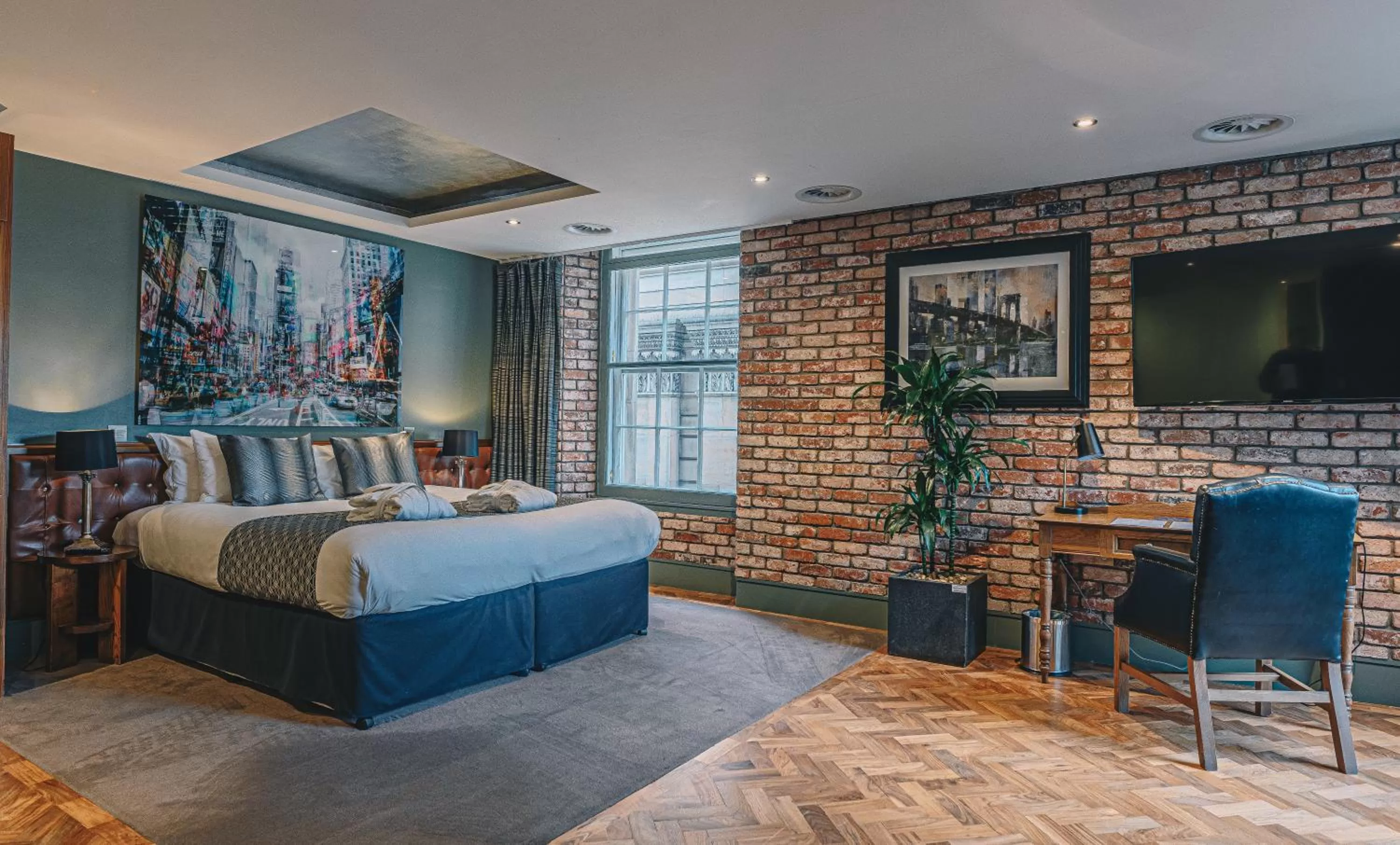 Bedroom, Bed in Le Monde Hotel