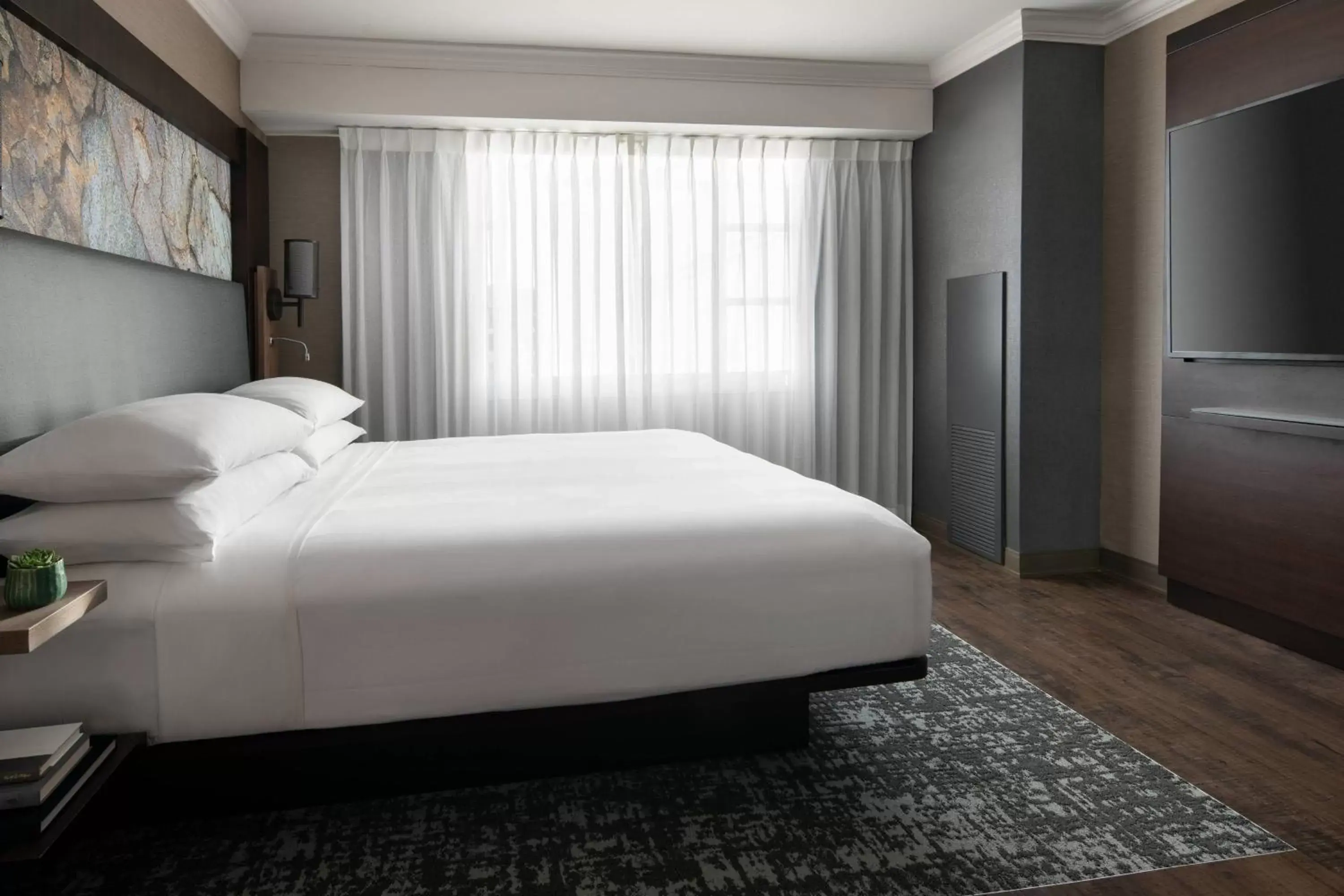 Bedroom, Bed in Monterey Marriott