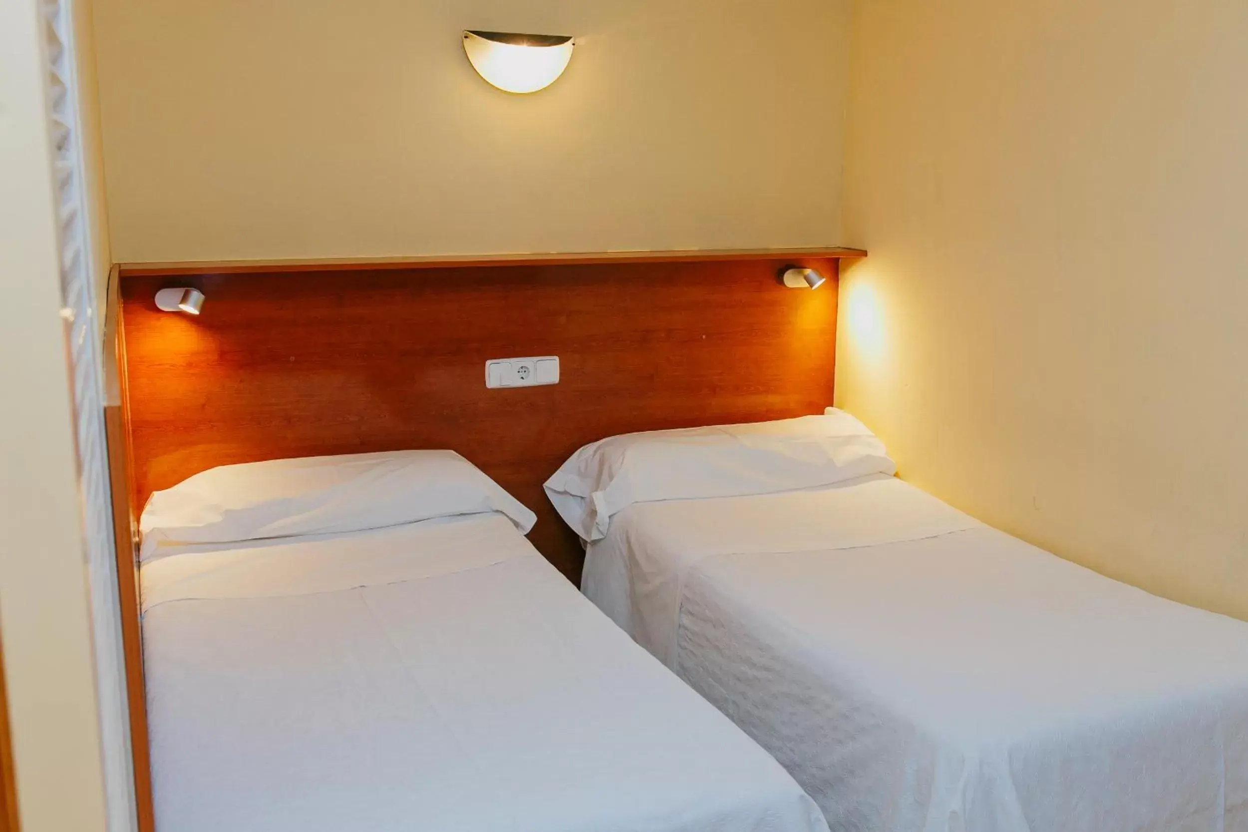 Bedroom, Bed in Aparthotel Bertrán Bedroom, Bed in Aparthotel Bertrán