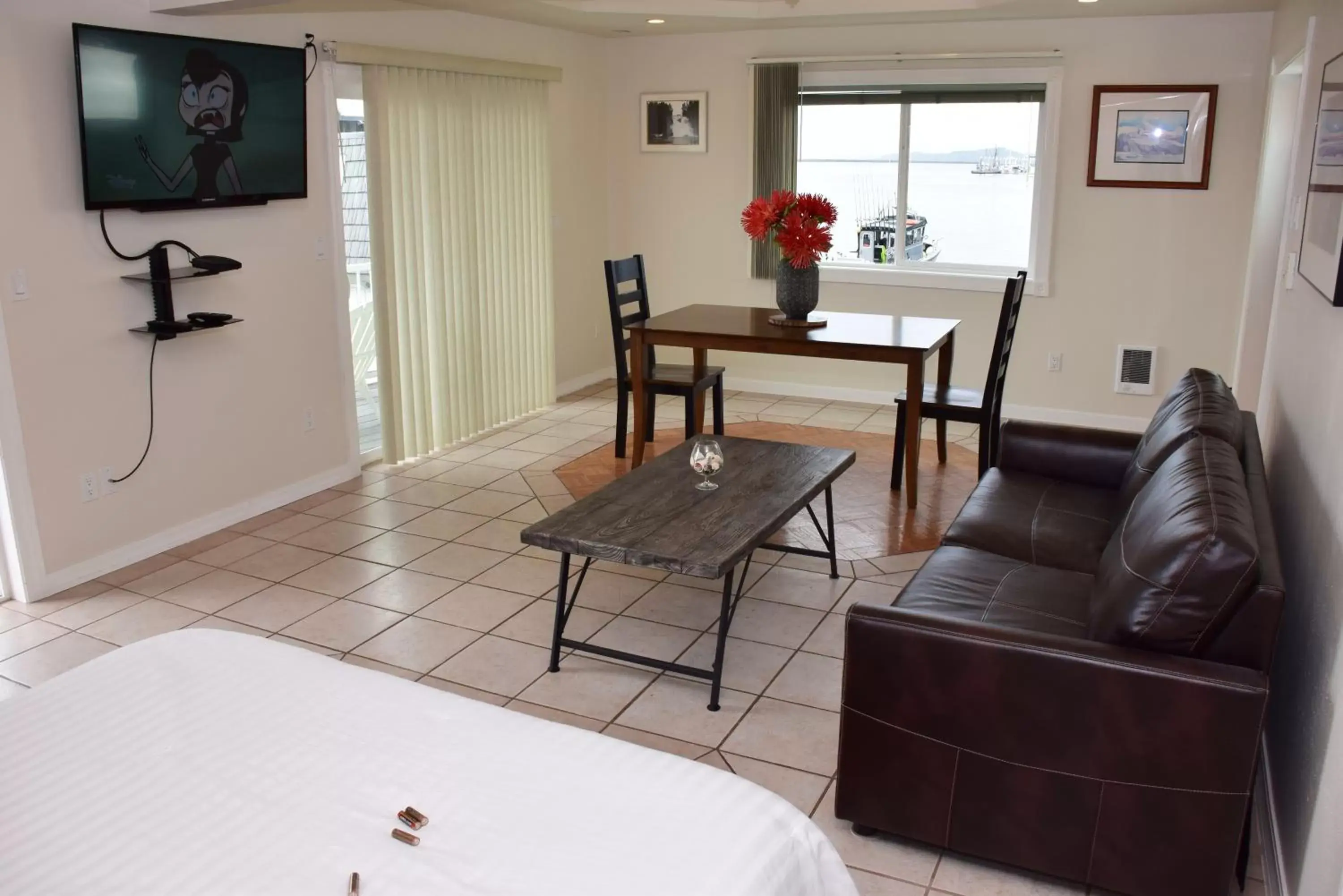 Seating Area in Longliner Lodge and Suites