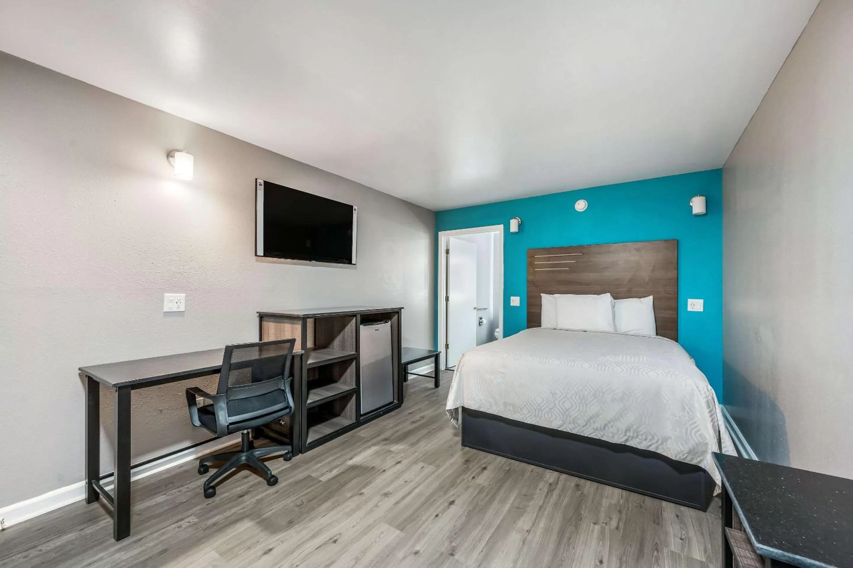 Photo of the whole room, Bed in Econo Lodge Russellville