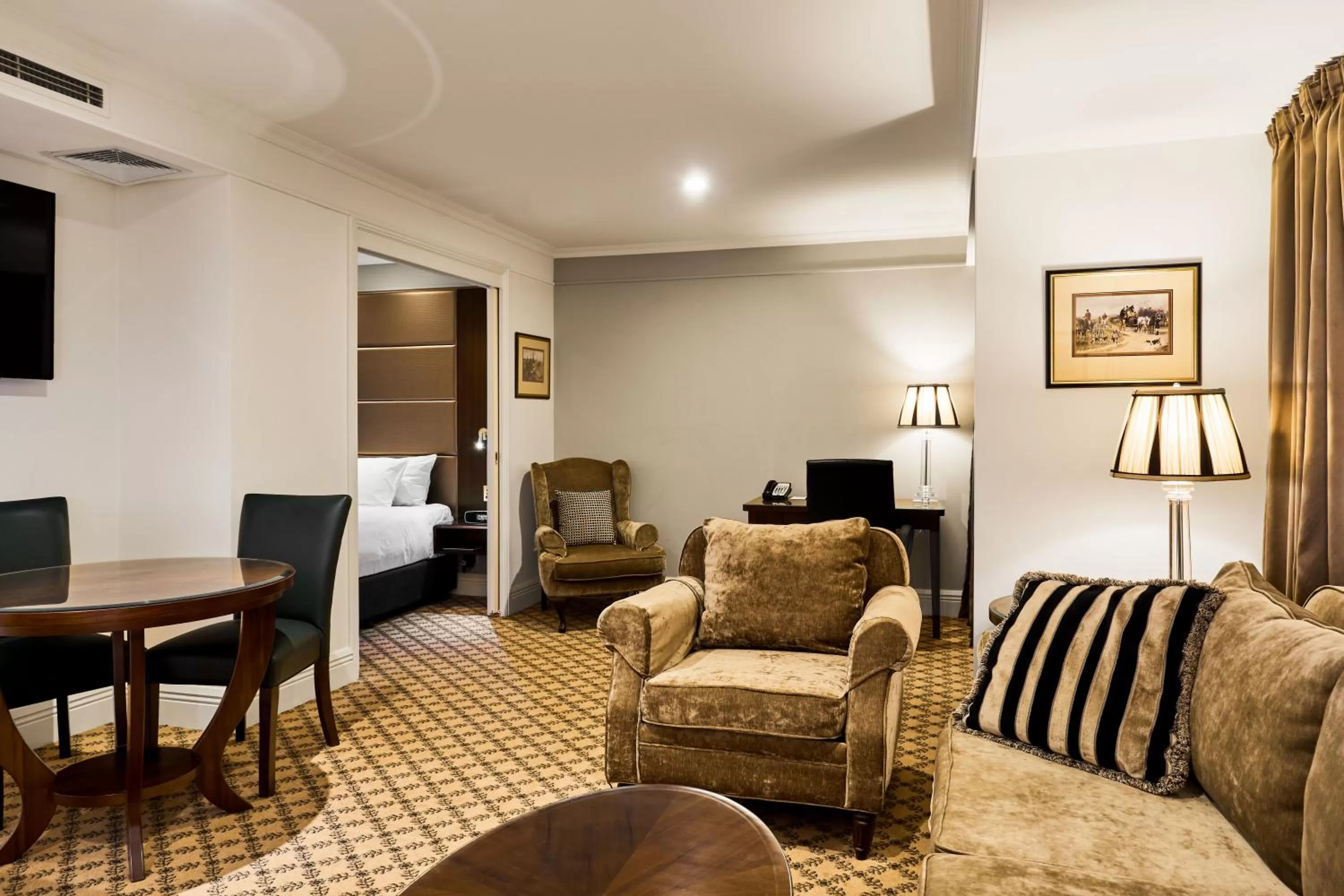 Living room, Bed in Stamford Plaza Melbourne