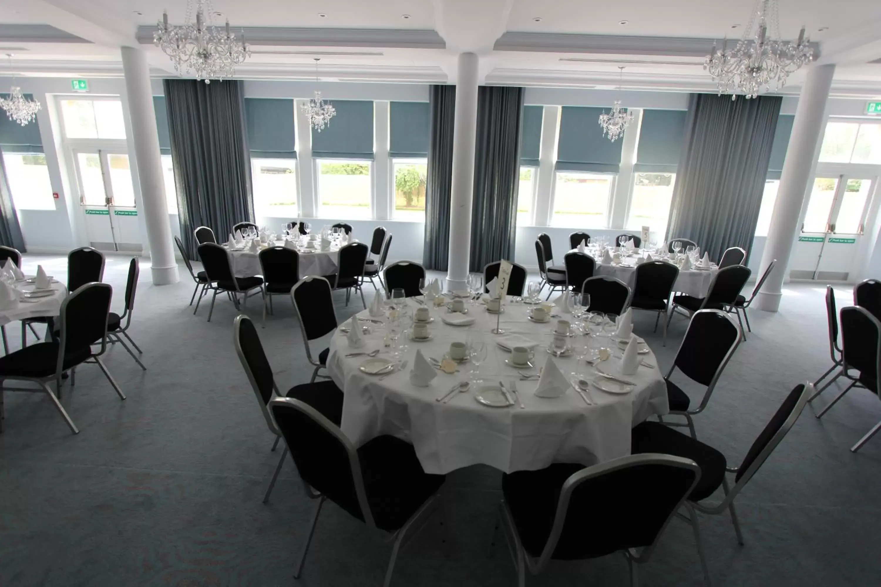 Banquet/Function facilities, Restaurant/Places to Eat in Yarrow Hotel