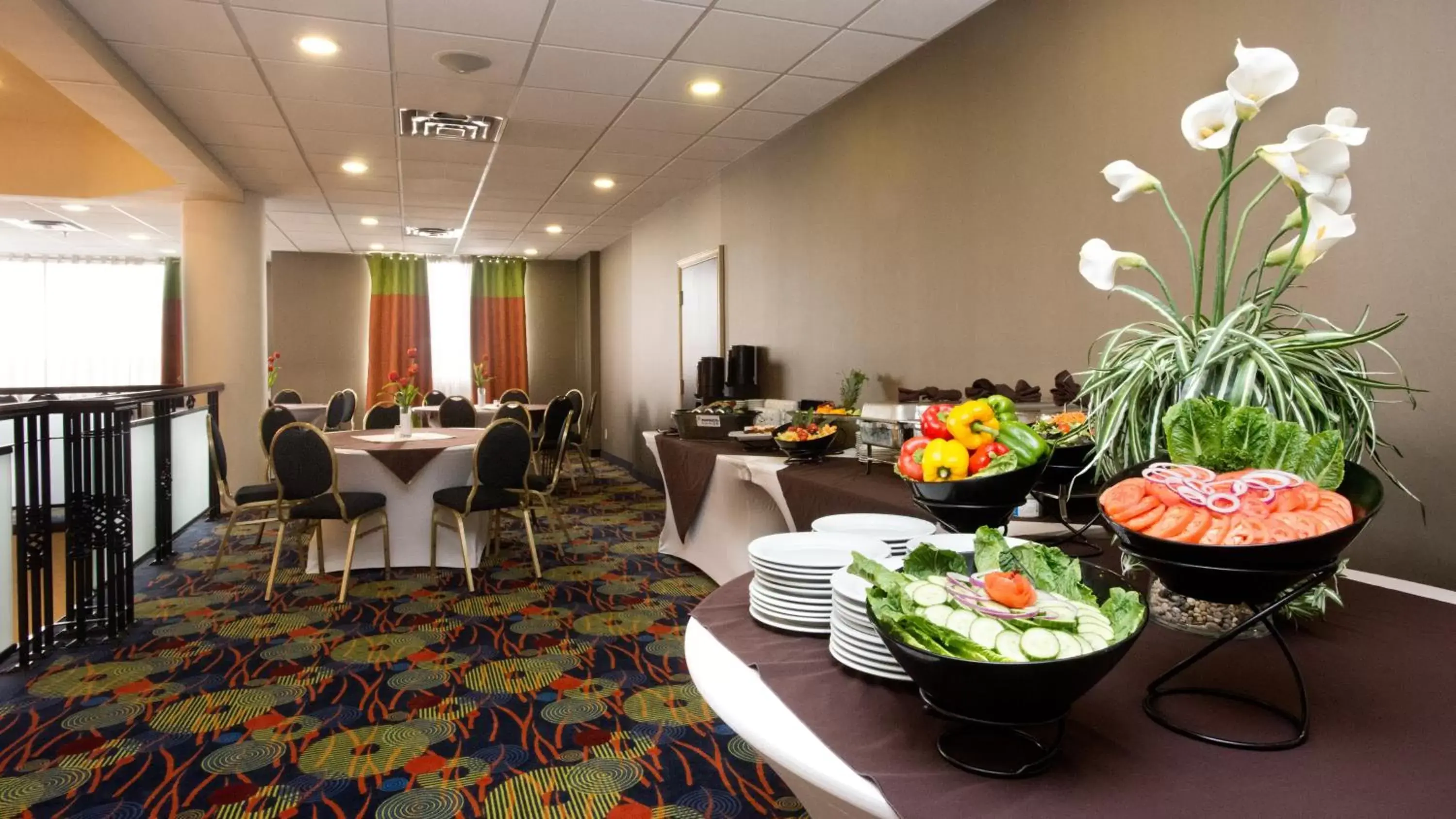 Meeting/conference room in Holiday Inn & Suites Mississauga West - Meadowvale, an IHG Hotel