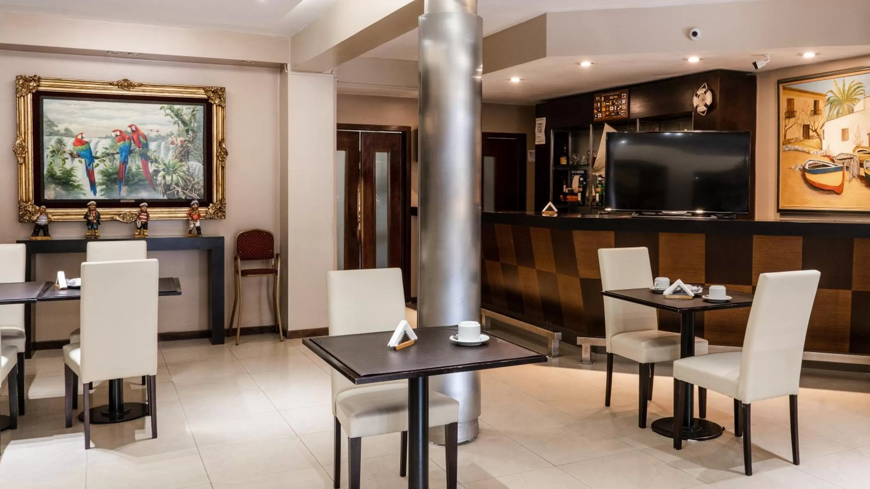 Restaurant/places to eat in Hotel Metropol