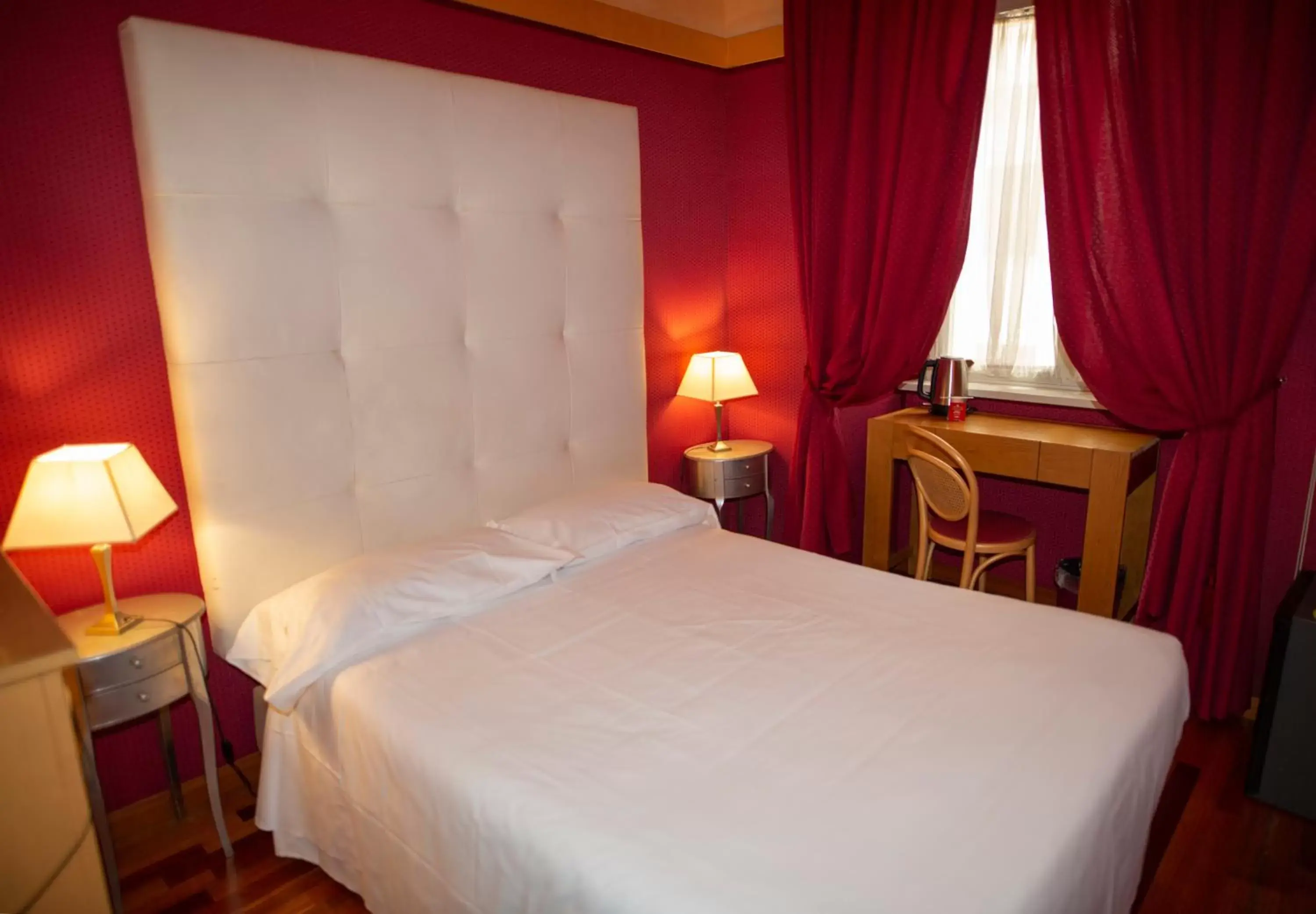 Bedroom, Bed in LH Hotel Andreotti