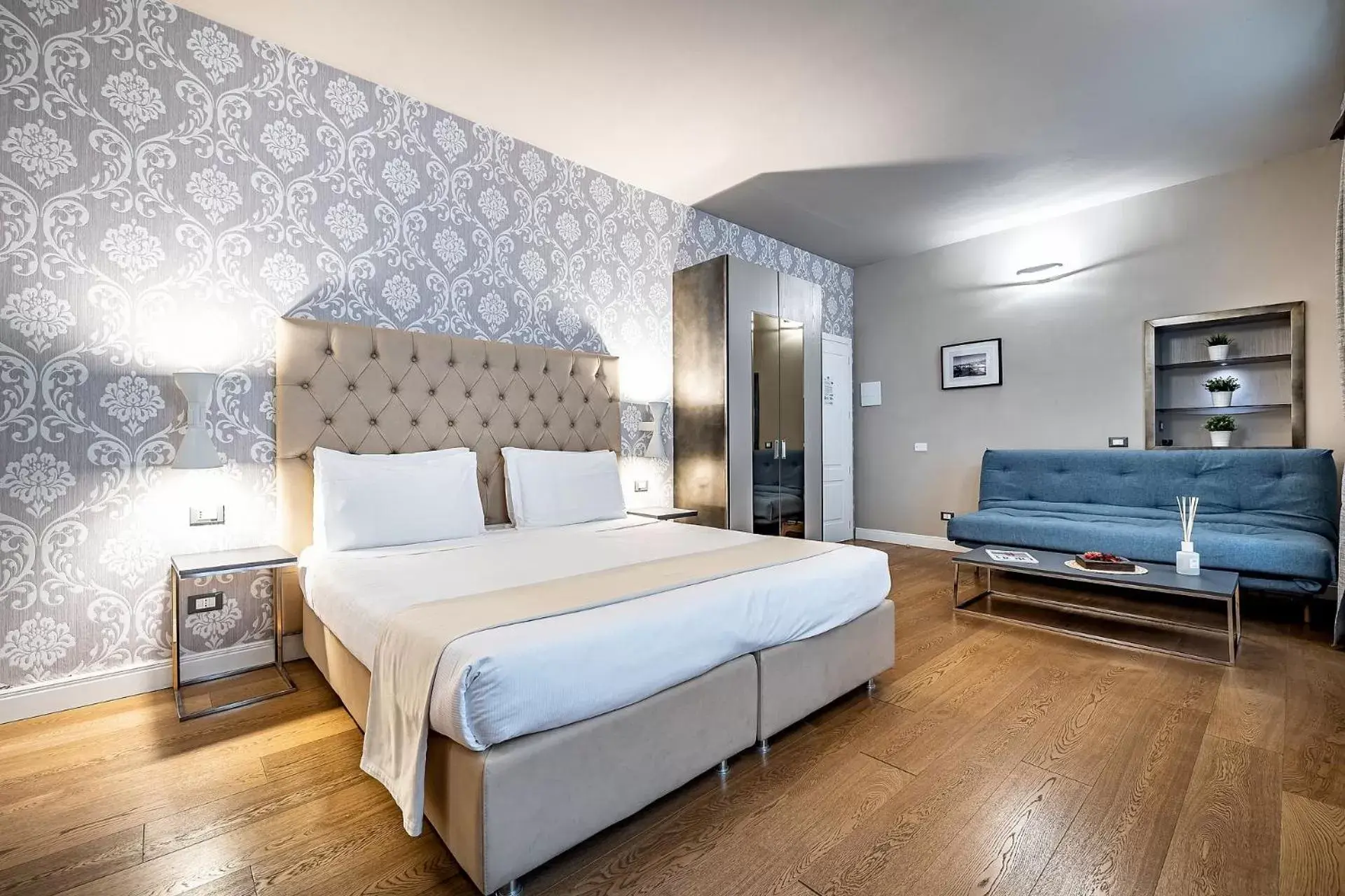 Superior Triple Room in Martelli 6 Suite & Apartments Superior Triple Room in Martelli 6 Suite & Apartments