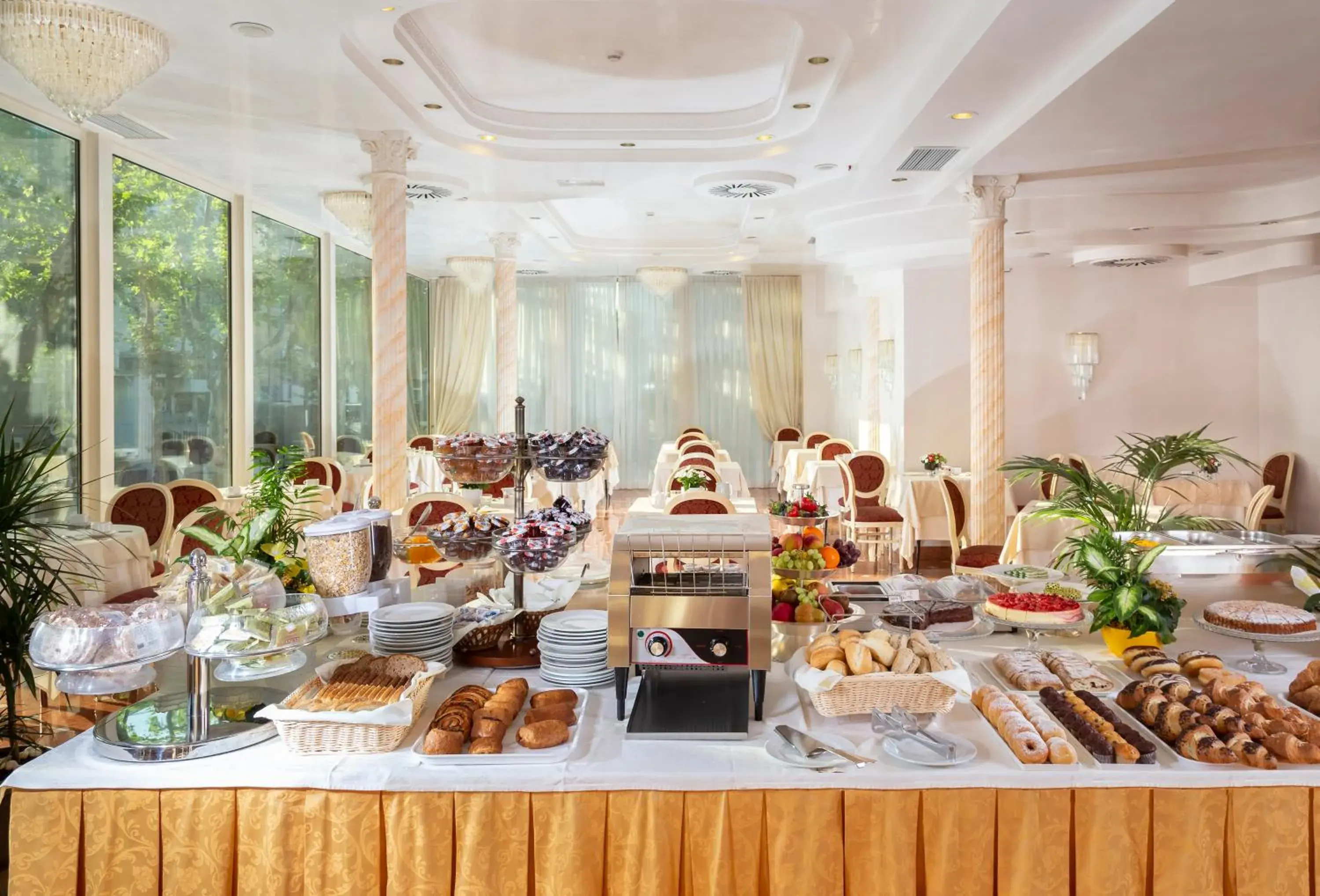 Breakfast in Hotel Gallia Palace