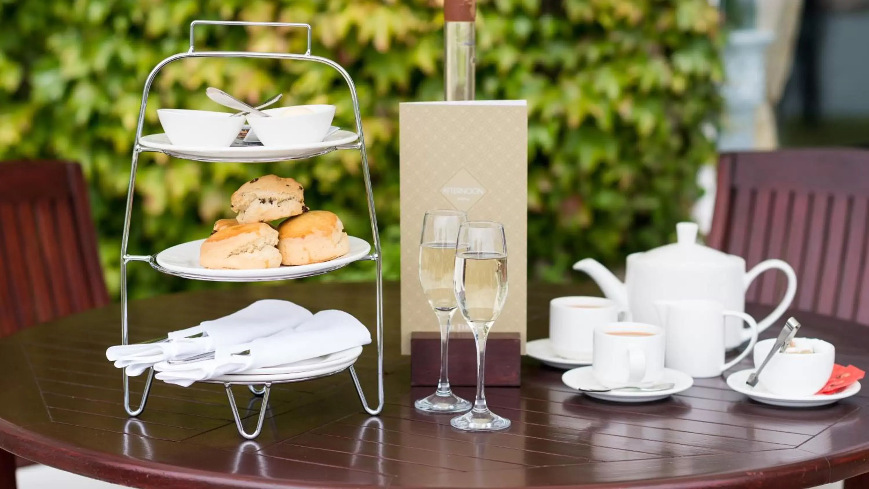 Food and drinks in The Carlyon Bay Hotel and Spa Food and drinks in The Carlyon Bay Hotel and Spa