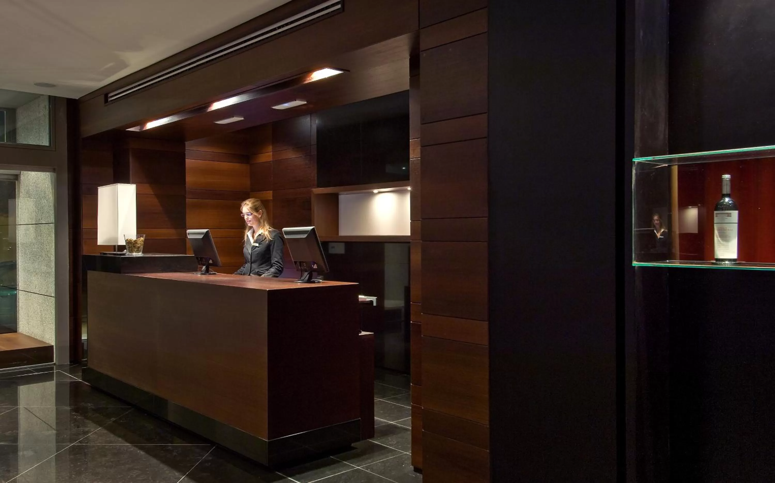 Lobby or reception in Vincci Frontaura