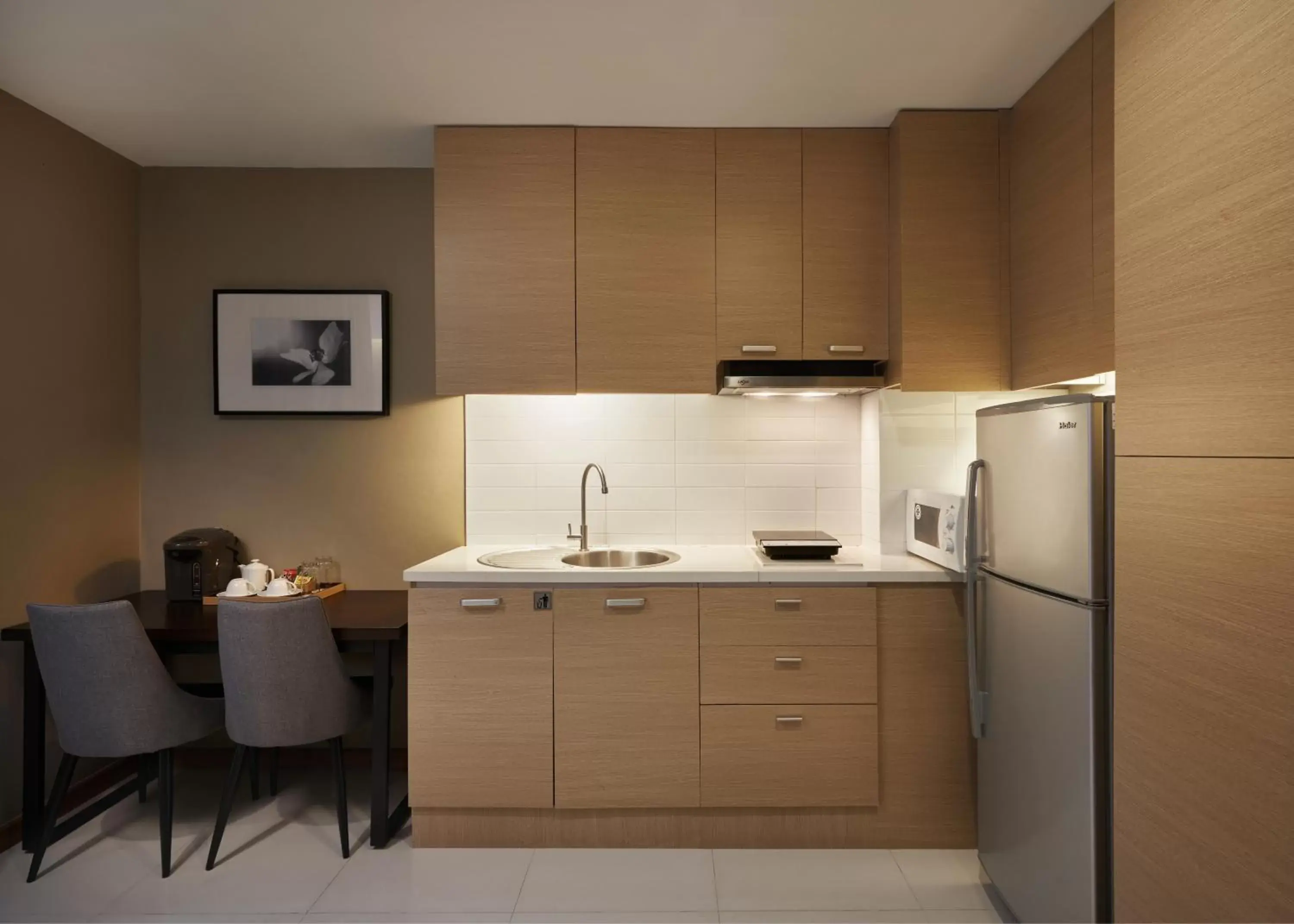 Kitchen/Kitchenette in Altera Hotel and Residence by At Mind