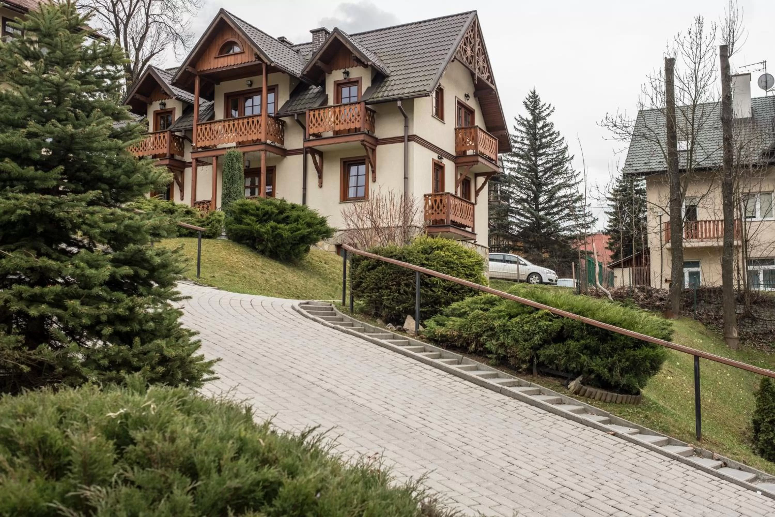 Facade/entrance in Willa Pokusa