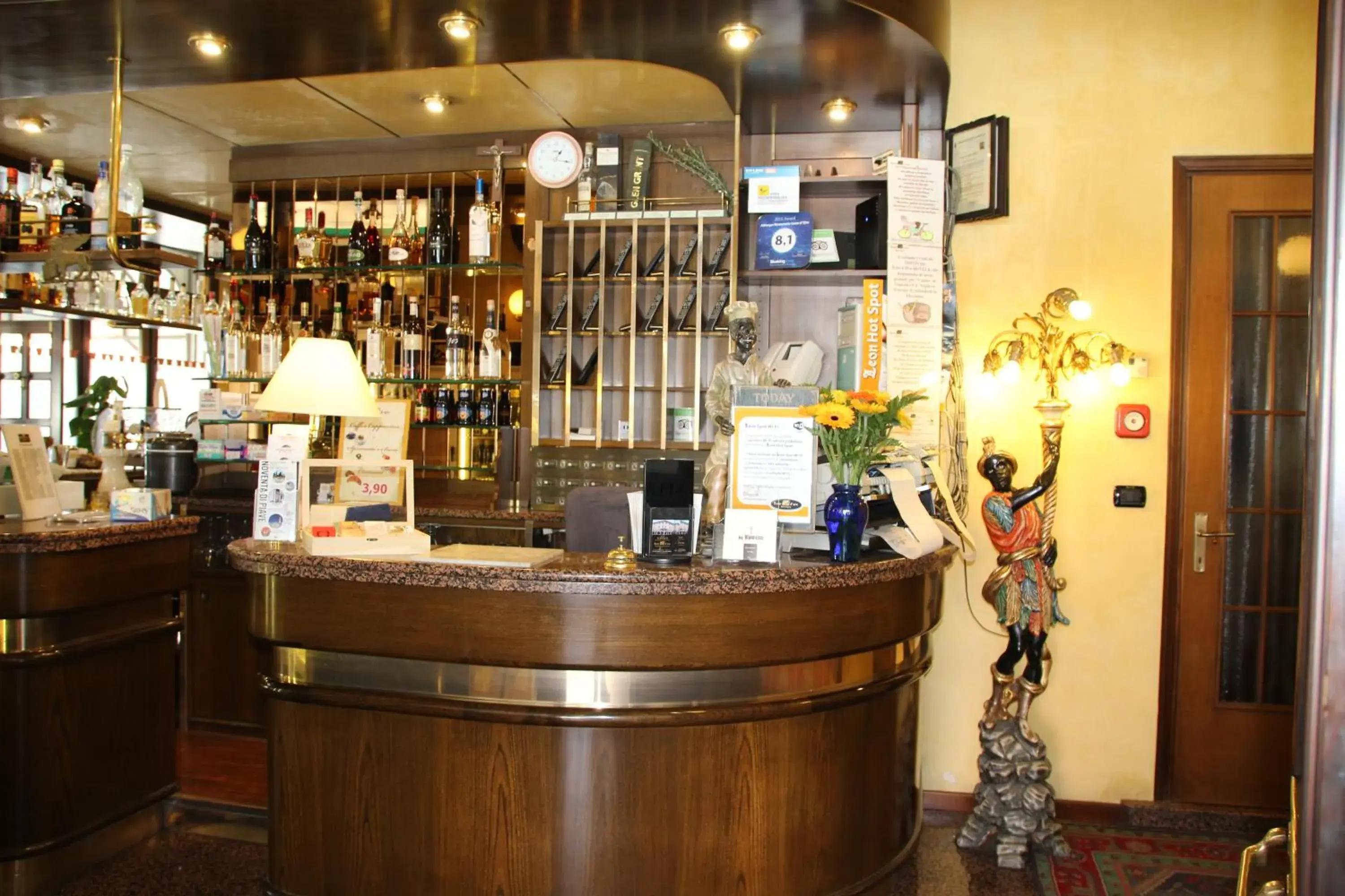 Lobby or reception, Lounge/Bar in Albergo Ristorante Leon d'Oro