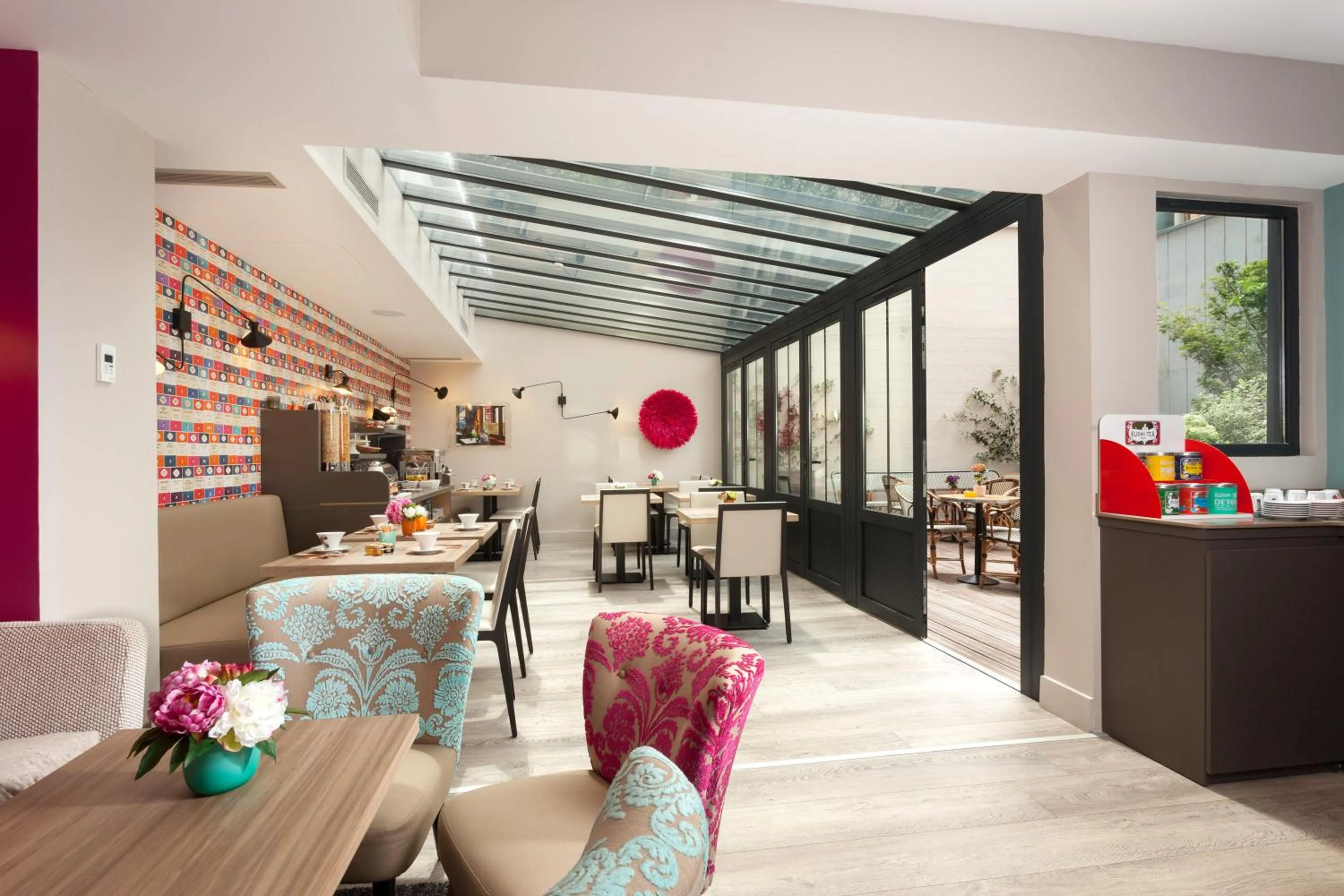 Restaurant/places to eat in Hôtel Vic Eiffel