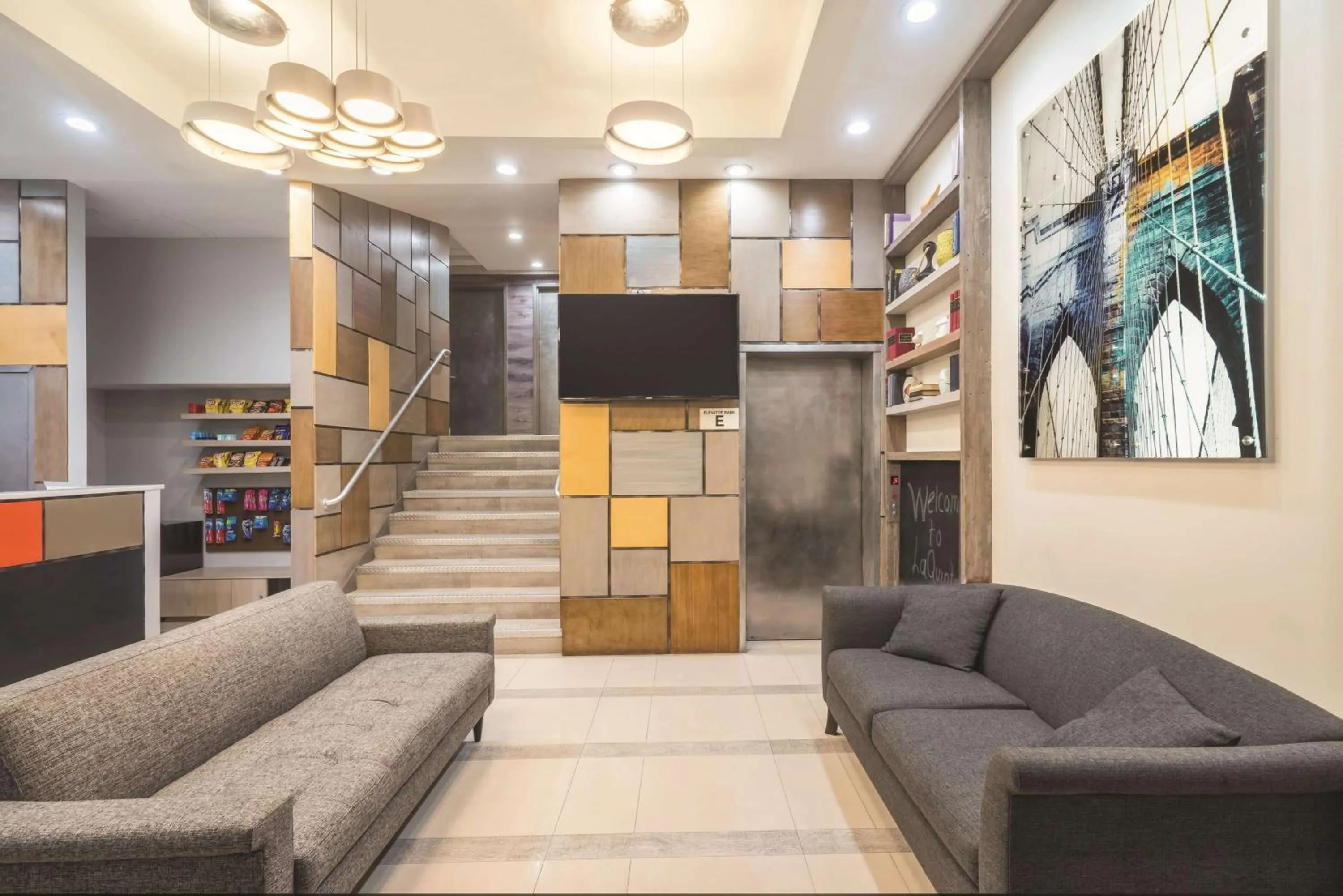 Lobby or reception in La Quinta by Wyndham Brooklyn Downtown
