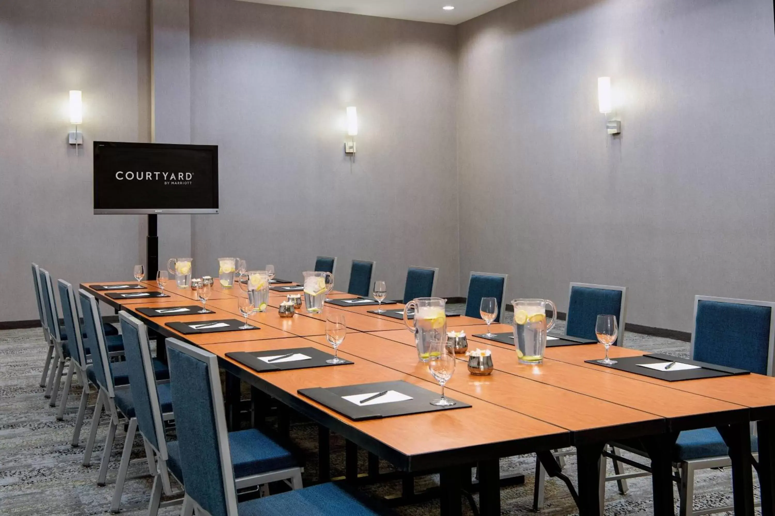 Meeting/conference room in Courtyard by Marriott Edmonton West