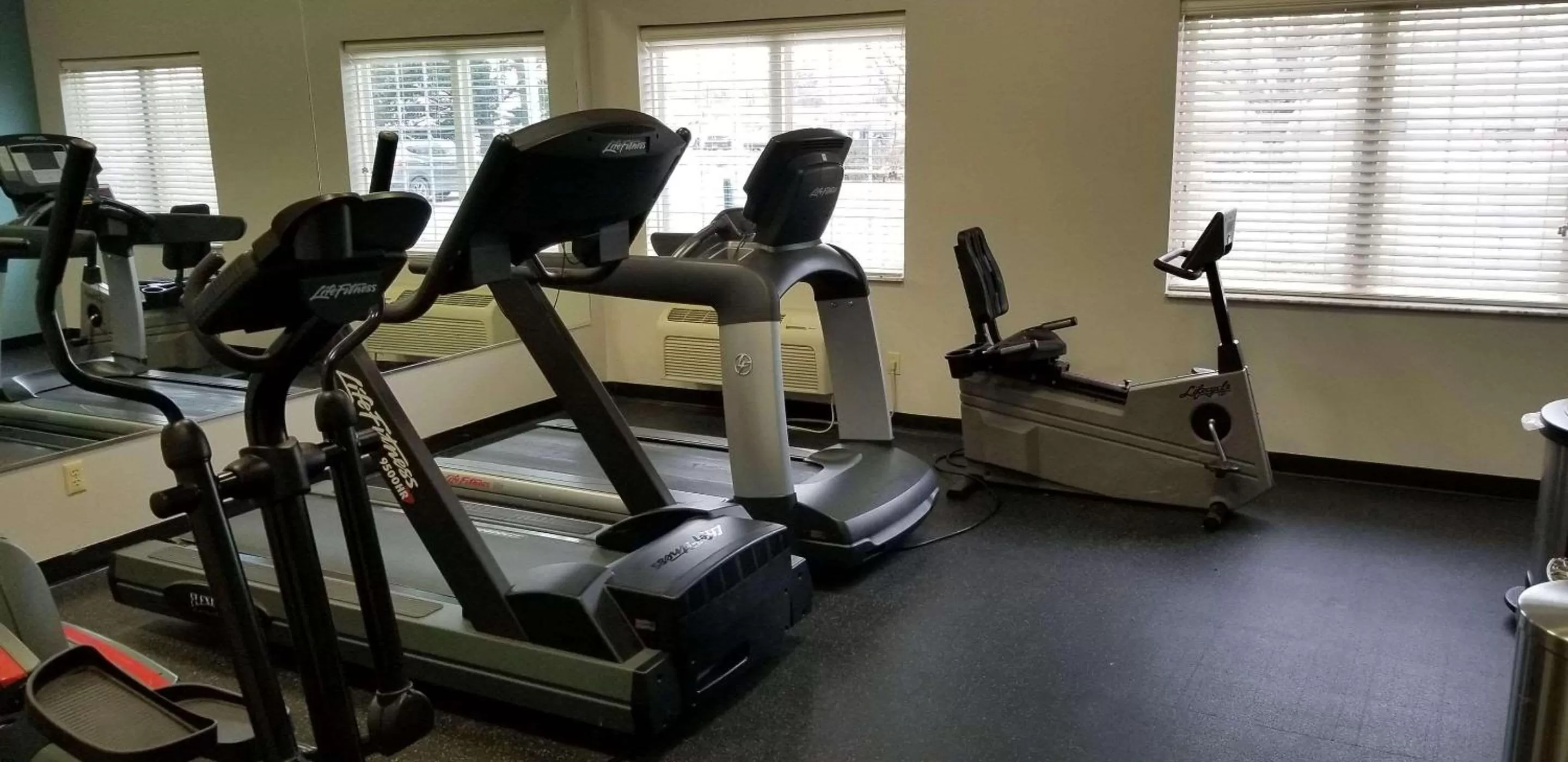 Fitness centre/facilities in Country Inn & Suites by Radisson, Kalamazoo, MI