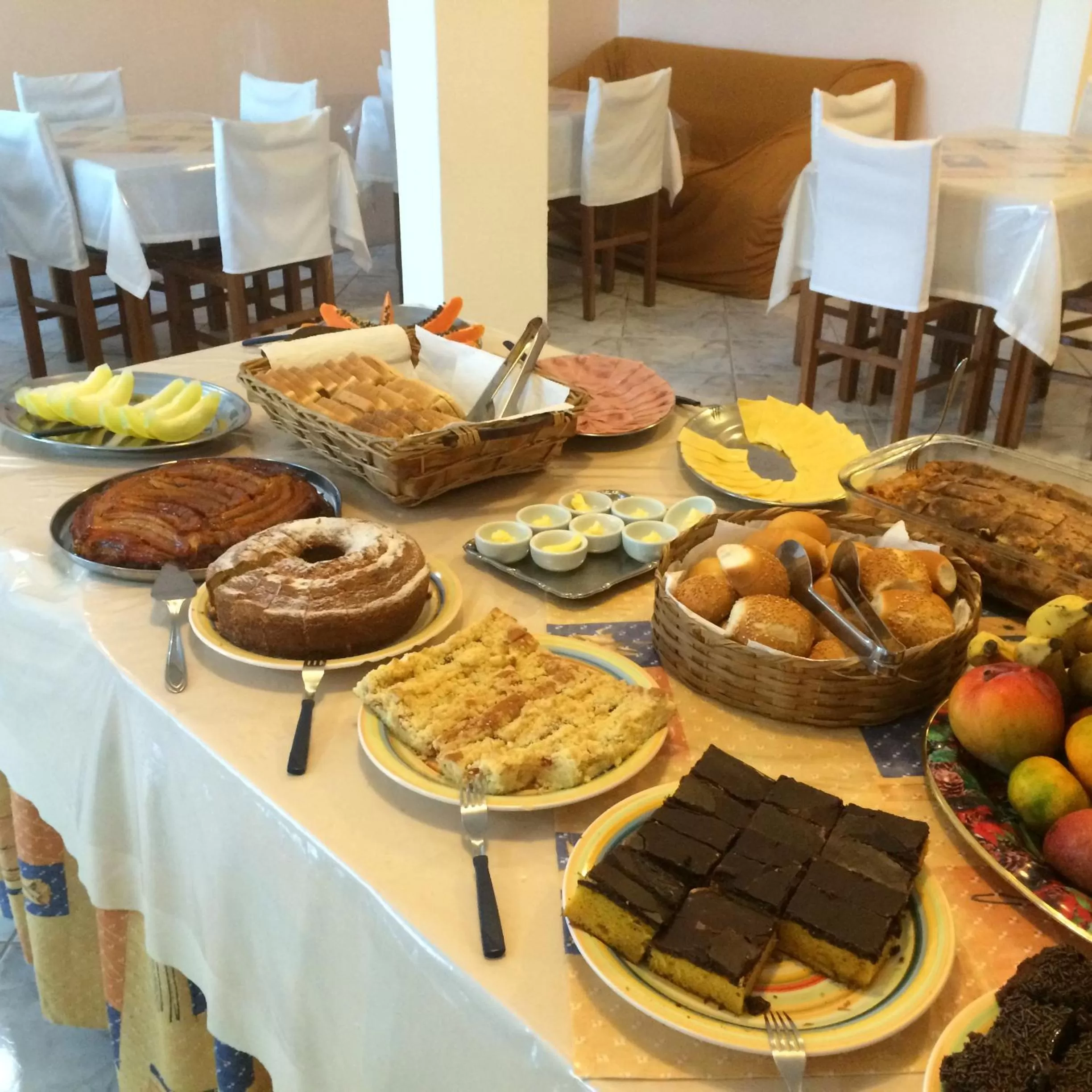 Buffet breakfast in Hotel Luz do Sol