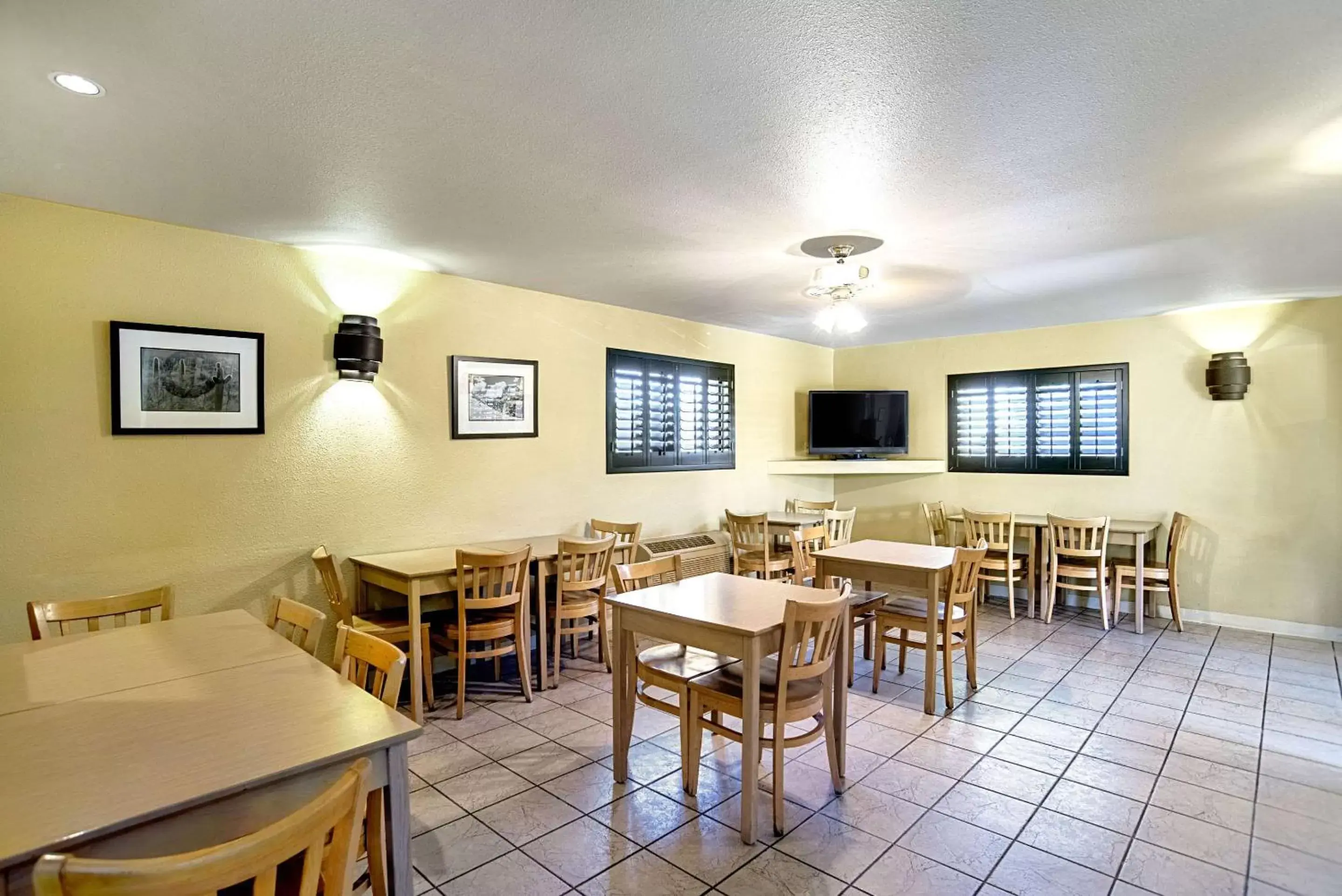 Restaurant/Places to Eat in Quality Inn & Suites Phoenix NW - Sun City