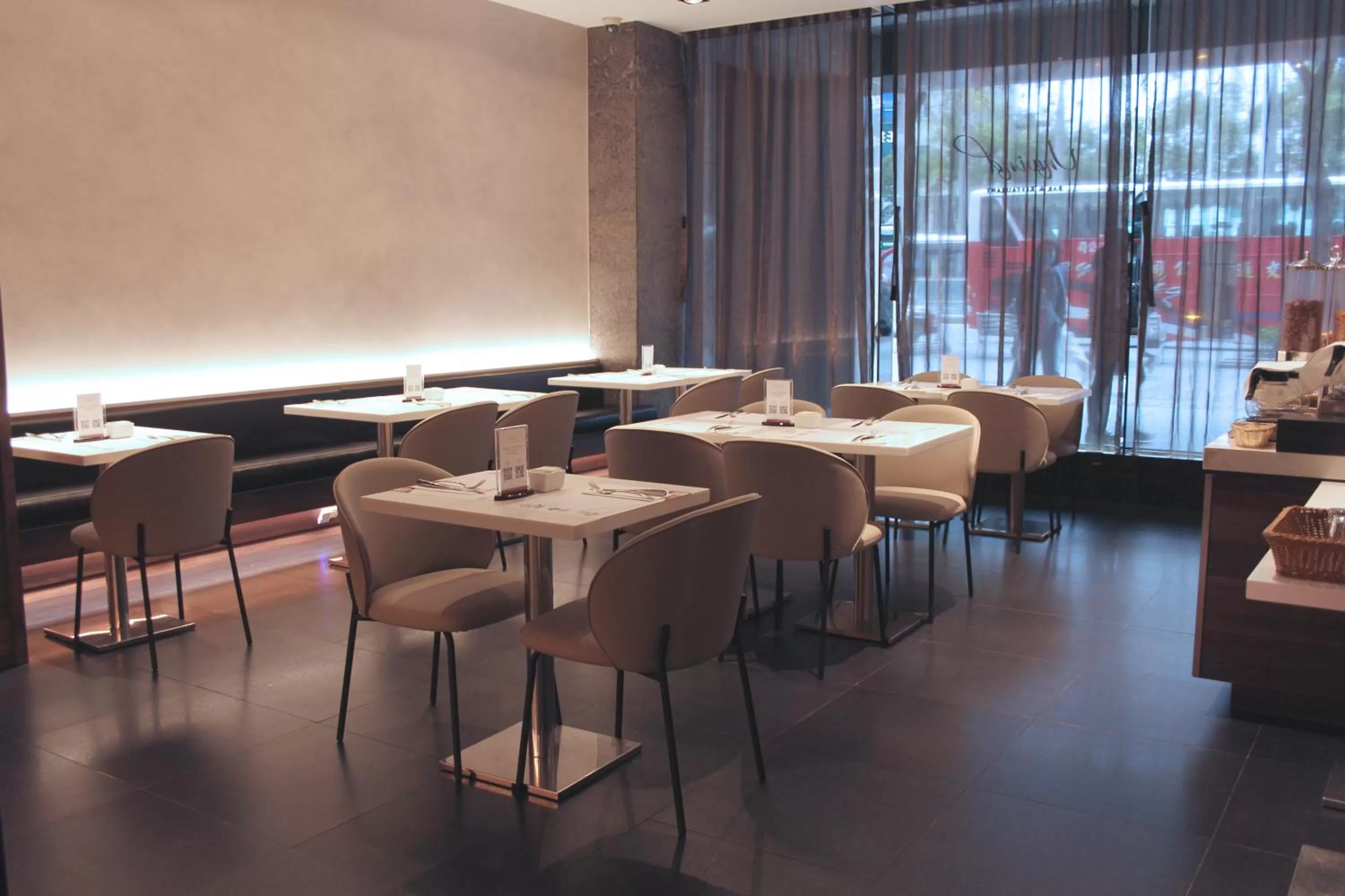 Restaurant/places to eat in WESTGATE Hotel