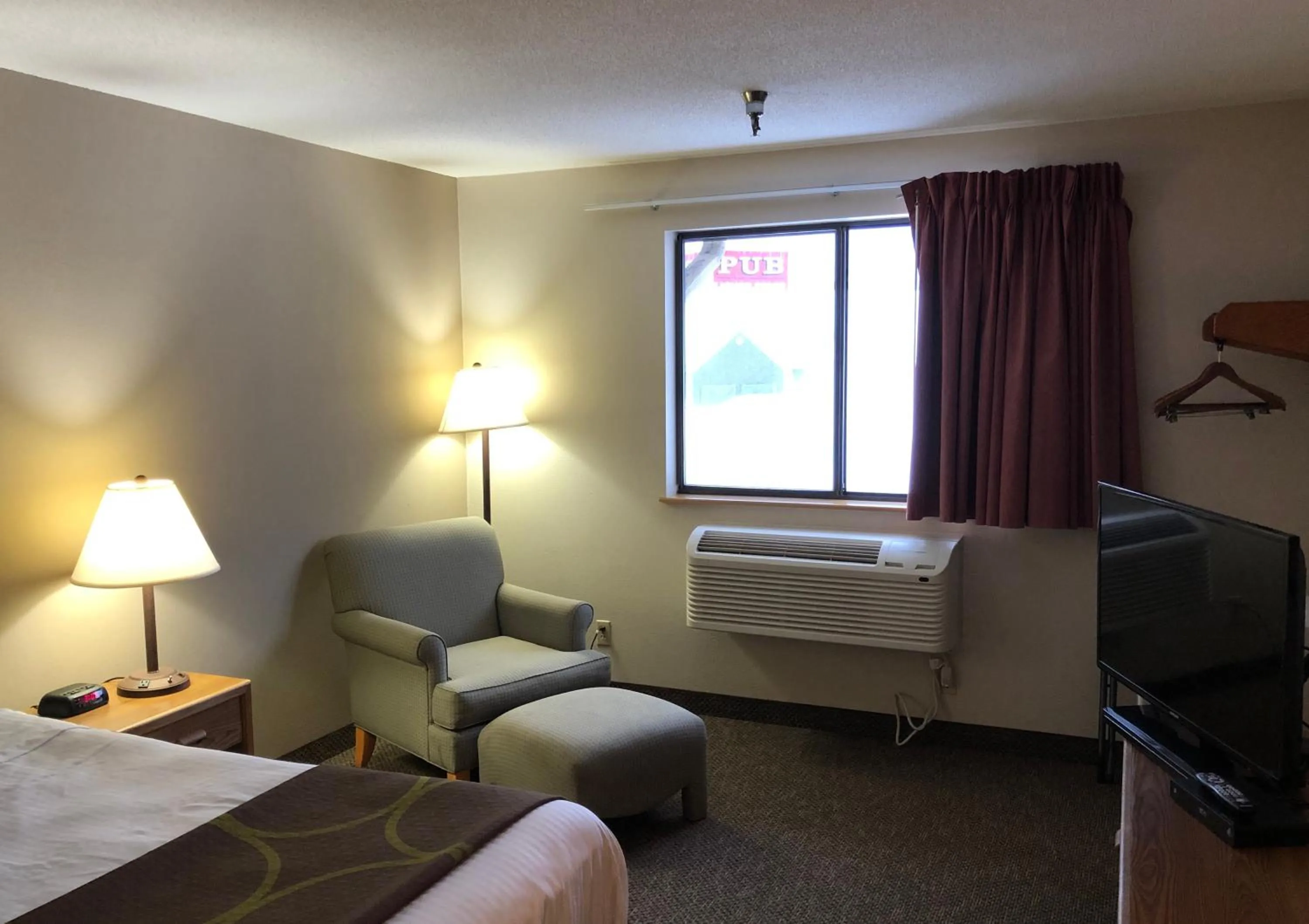Bed in Super 8 by Wyndham Salmon Arm