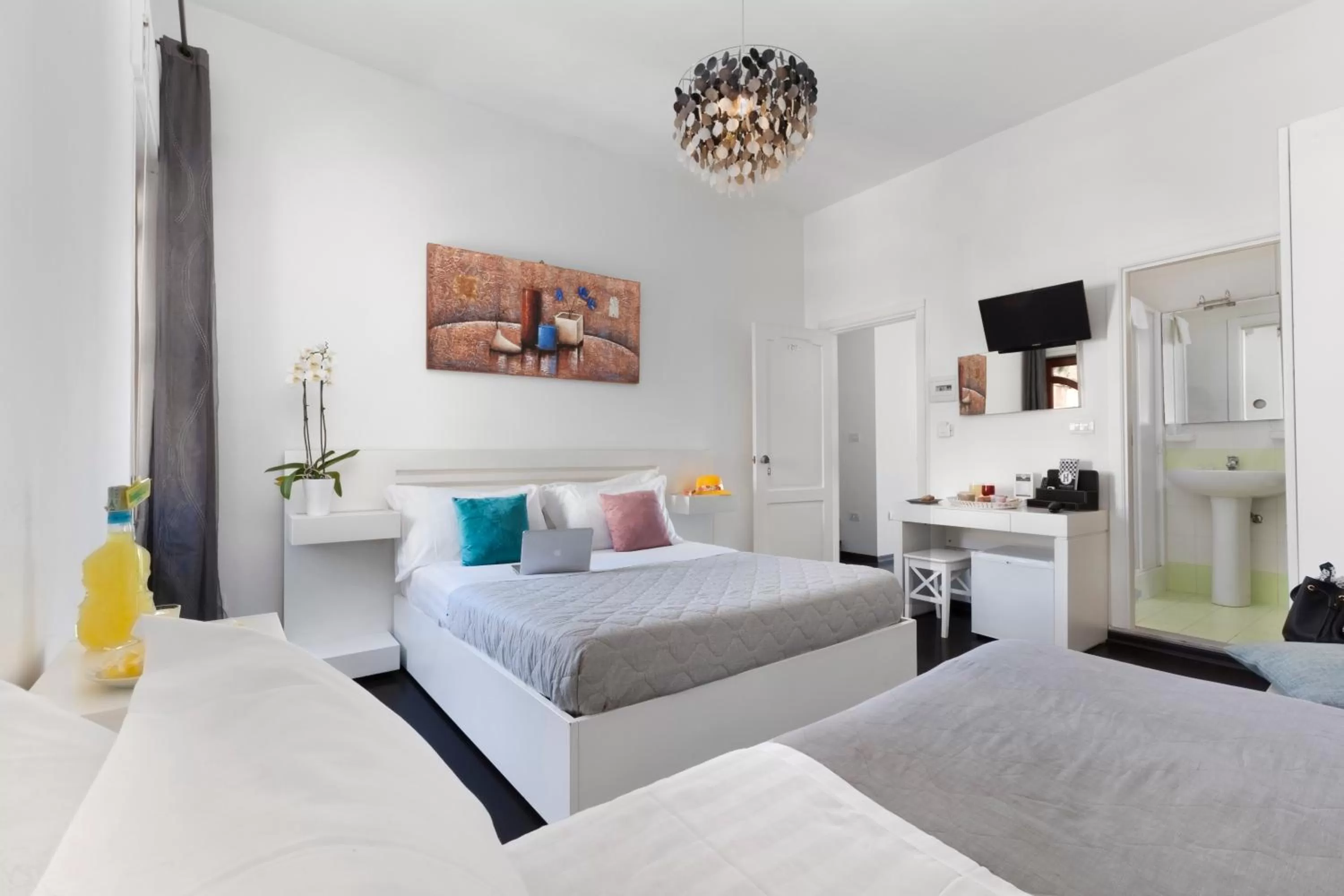 Photo of the whole room, Bed in Hotel Herculaneum