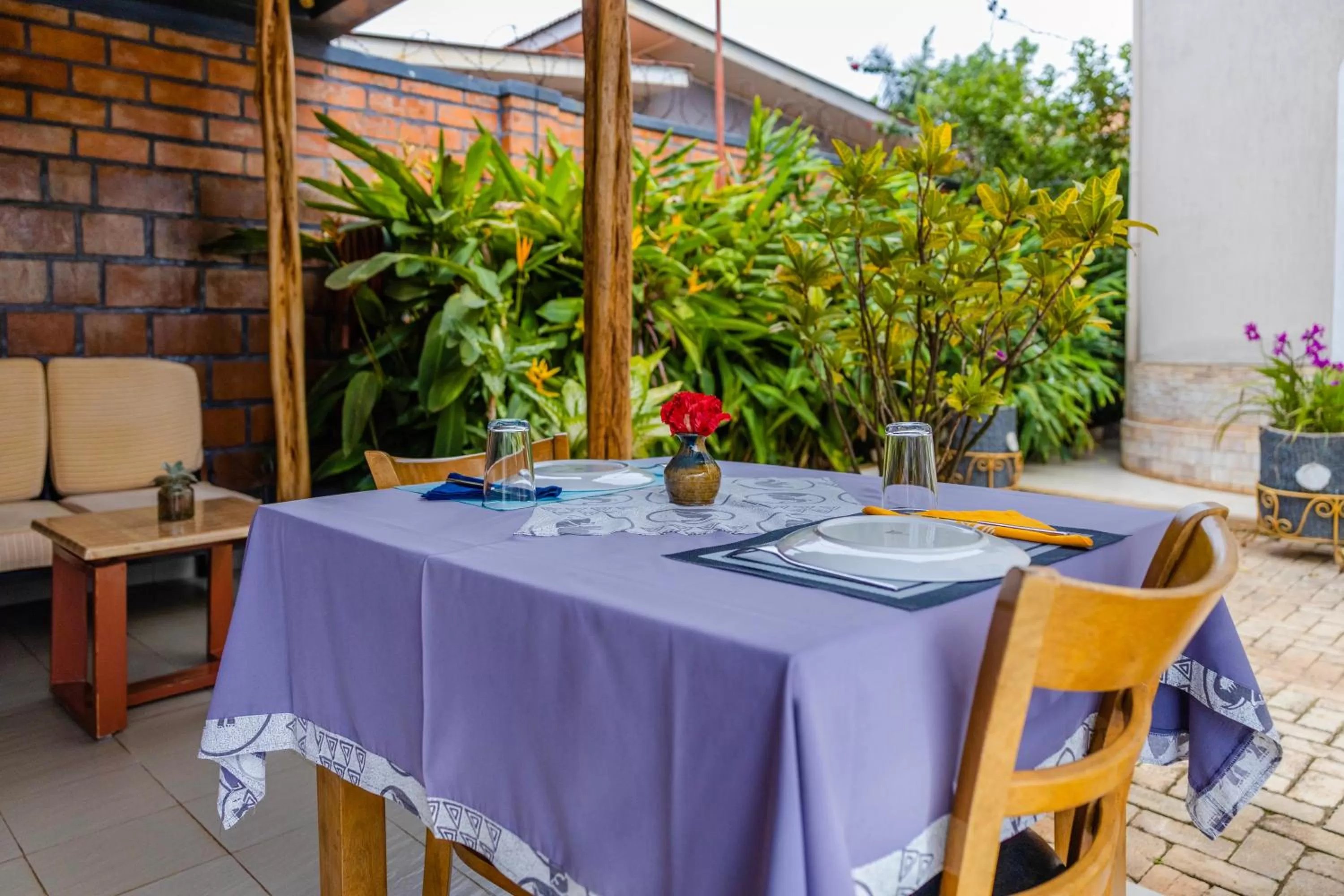 Breakfast in Villa Asimba