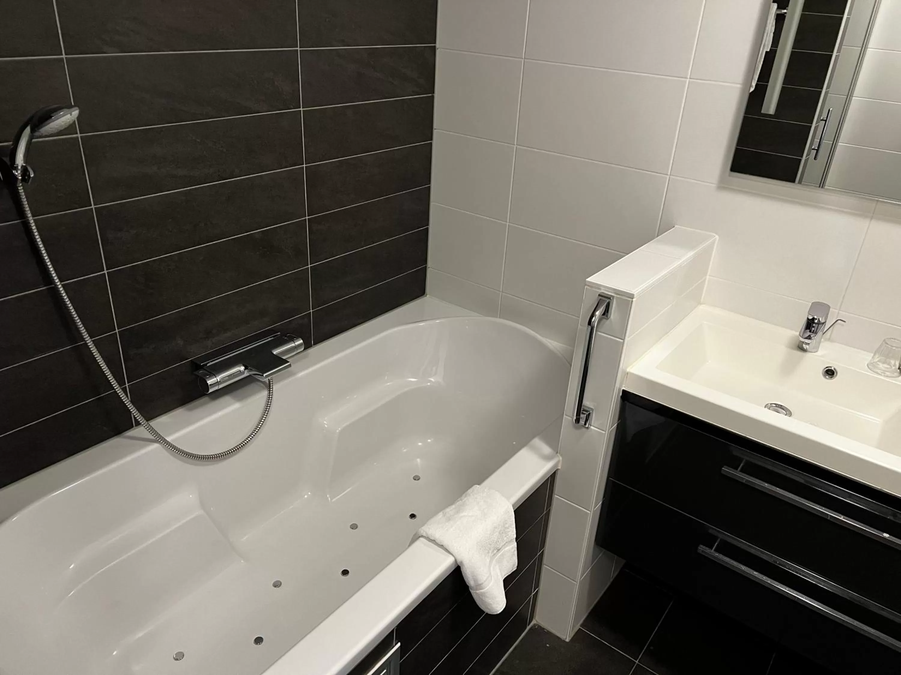 Hot Tub in Hotel Nap