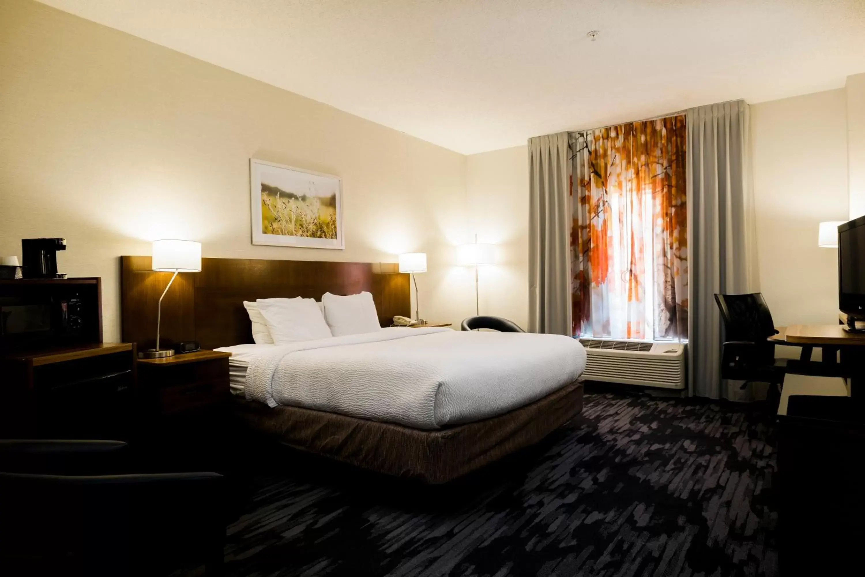 Bedroom, Bed in Fairfield Inn & Suites by Marriott Charleston North/Ashley Phosphate