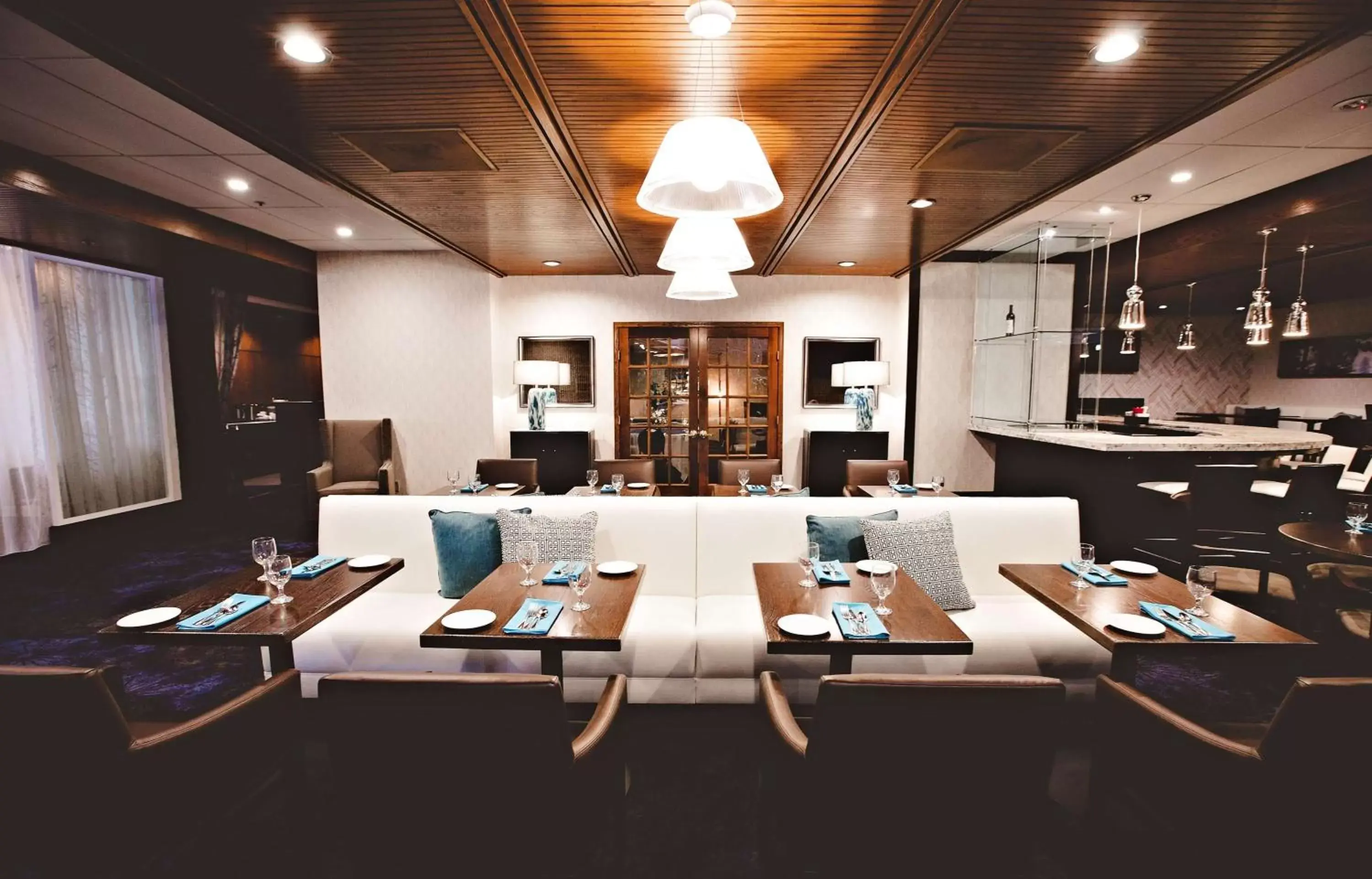Lounge or bar in Radisson Hotel Corning
